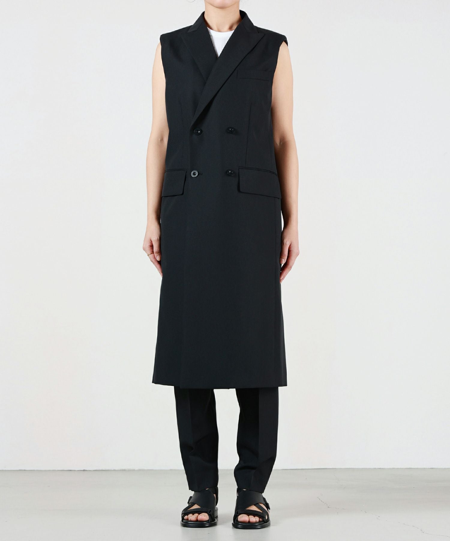 HYKE(ハイク)】DOESKIN DOUBLE-BREASTED SLEEVLESS BLAZER HYKE(ハイク)】DOESKIN DOUBLE-BREASTED SLEEVLESS BLAZER