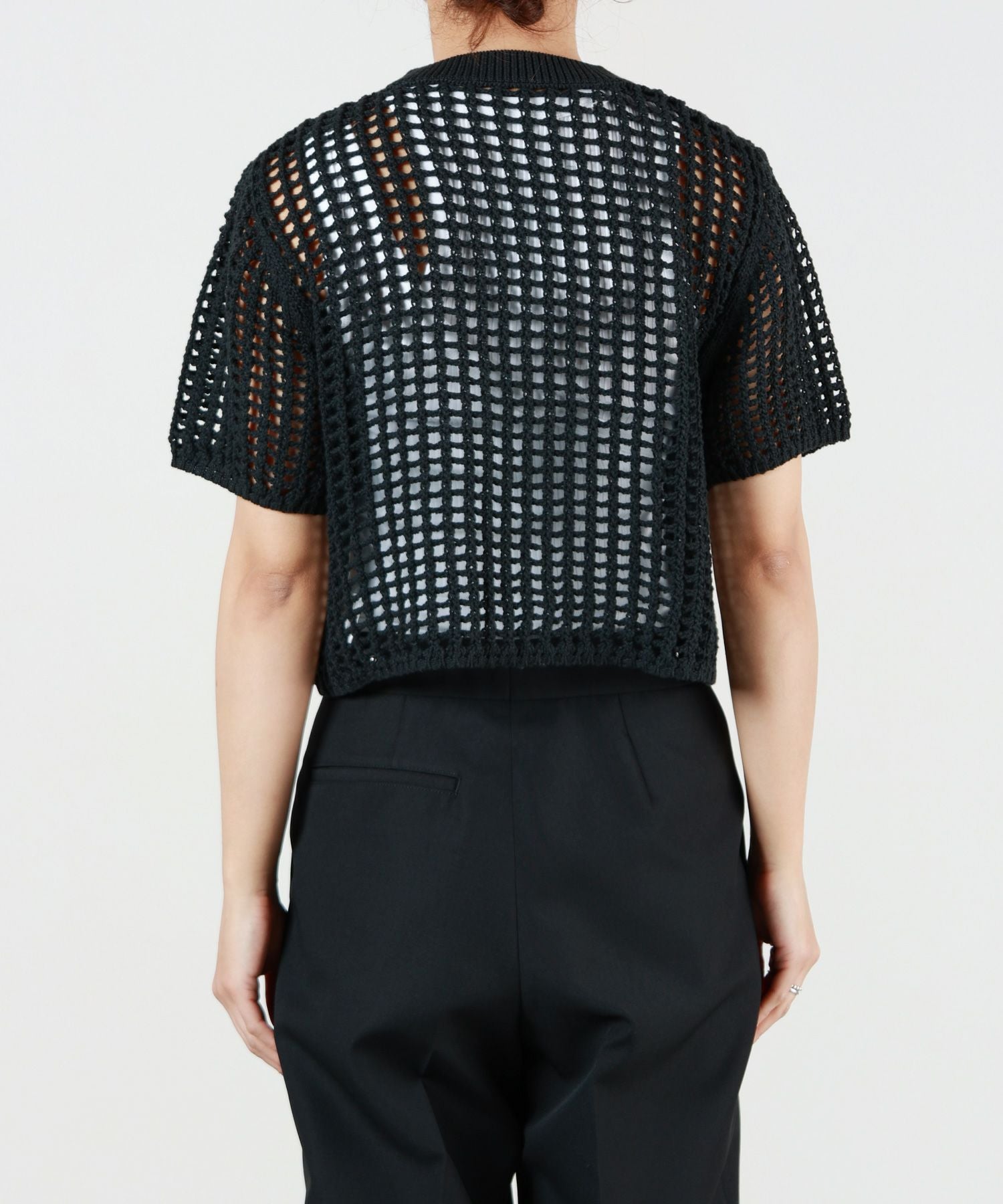HYKE(ハイク)】 CROCHETED CROPPED SHORT-SLV SWEATER｜PARIGOT ONLINE