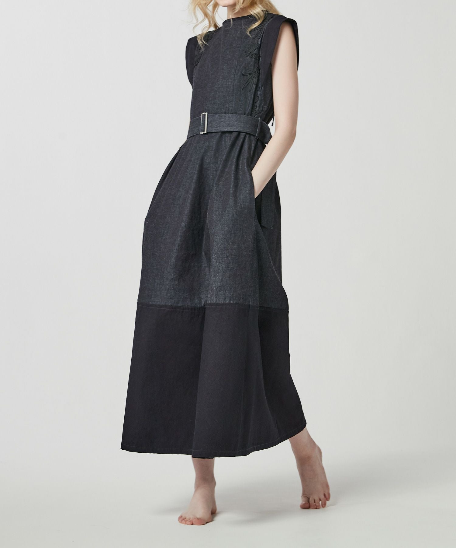 JAPAN DENIM(ジャパンデニム)】 LOKITHO_CODE EMBROIDERY DRESS