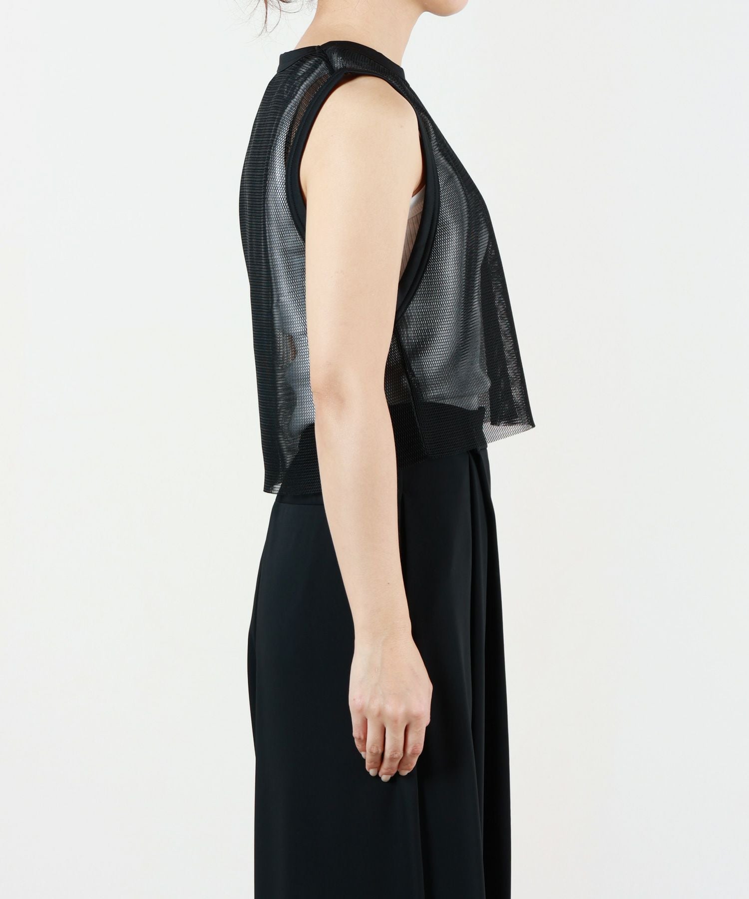 【美品】  HYKE / ハイク | 2024SS | MESH SLEEVELESS CROPPED TOP メッシュ スリーブレス クロップド トップス タンクトップ | F | ブラック | レディース HYKE(ハイク)】 MESH SLEEVLESS CROPPED TOP｜PARIGOT ONLINE（パリゴ