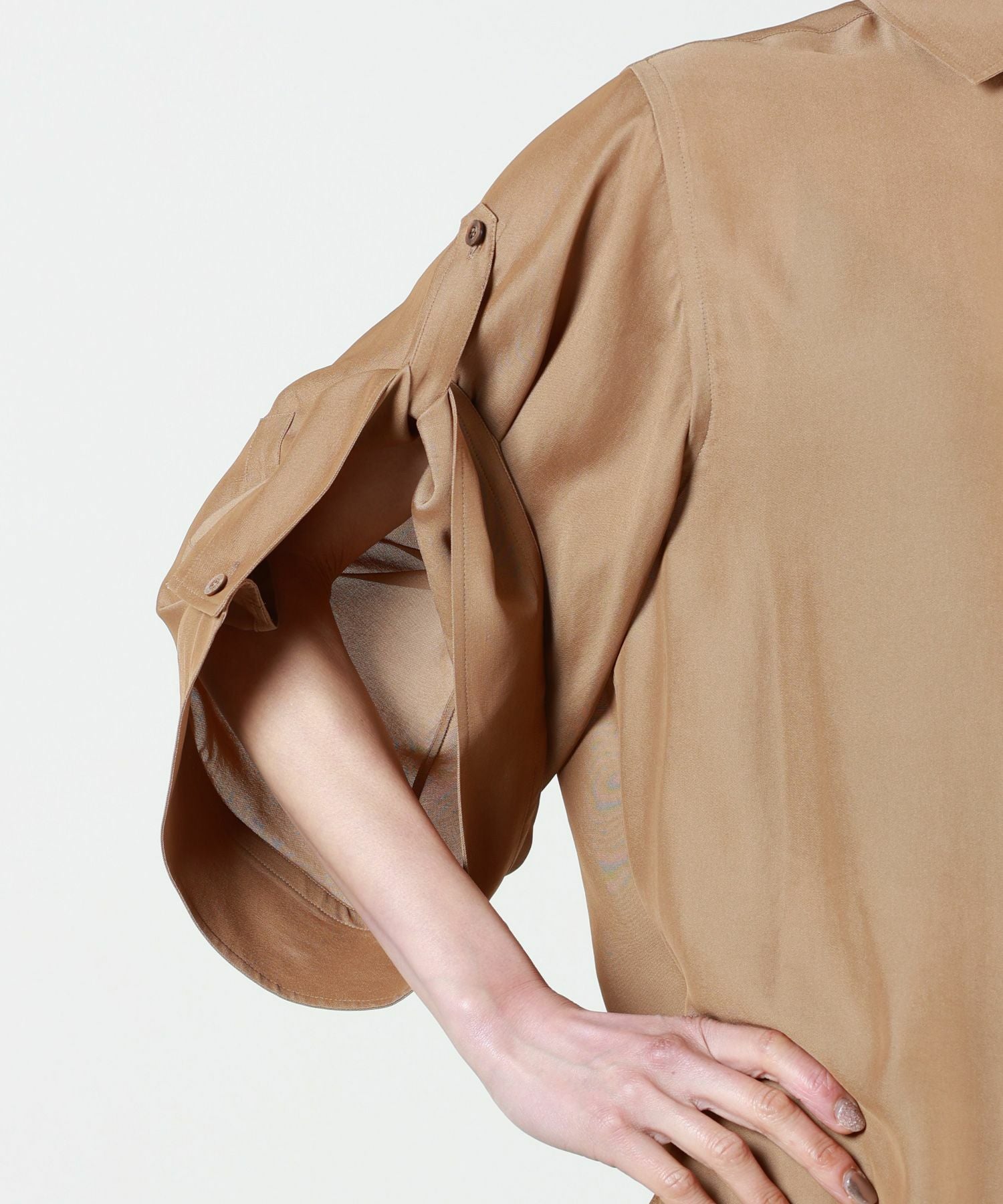 HYKE(ハイク)】 SHEER TWILL BELL-SLEEVE SHIRT｜PARIGOT ONLINE