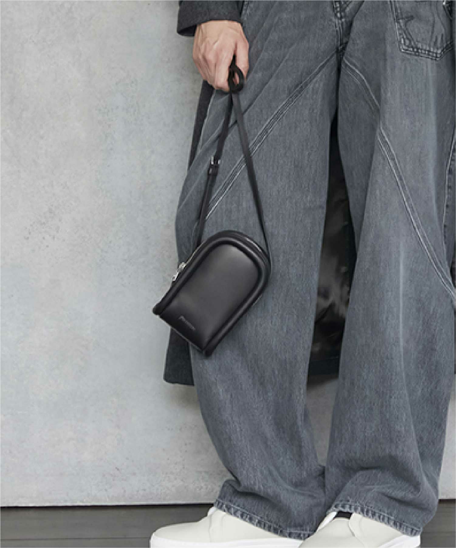 JW Anderson(ジェイダブリューアンダーソン)】 PHONE BUMPER-POUCH