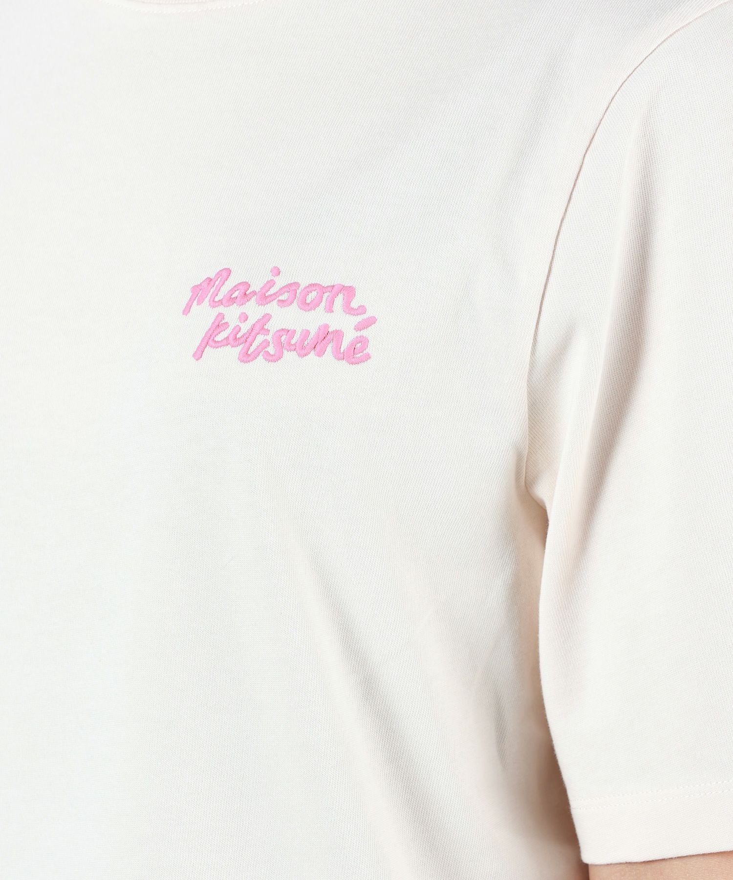 新品 メゾンキツネ ハンドライティング Tシャツ ロゴ刺繍 ピンク MAISON KITSUNE(メゾンキツネ)】 メゾン キツネ ハンドライティング