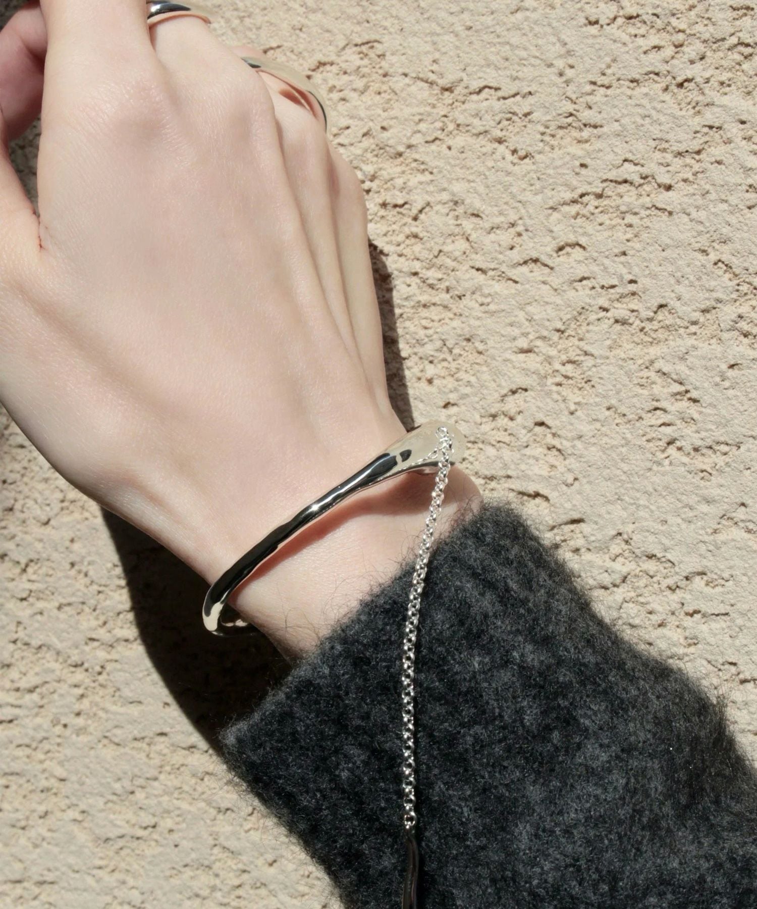 Soierie(ソワリー)】 Metal art object bangle｜PARIGOT ONLINE