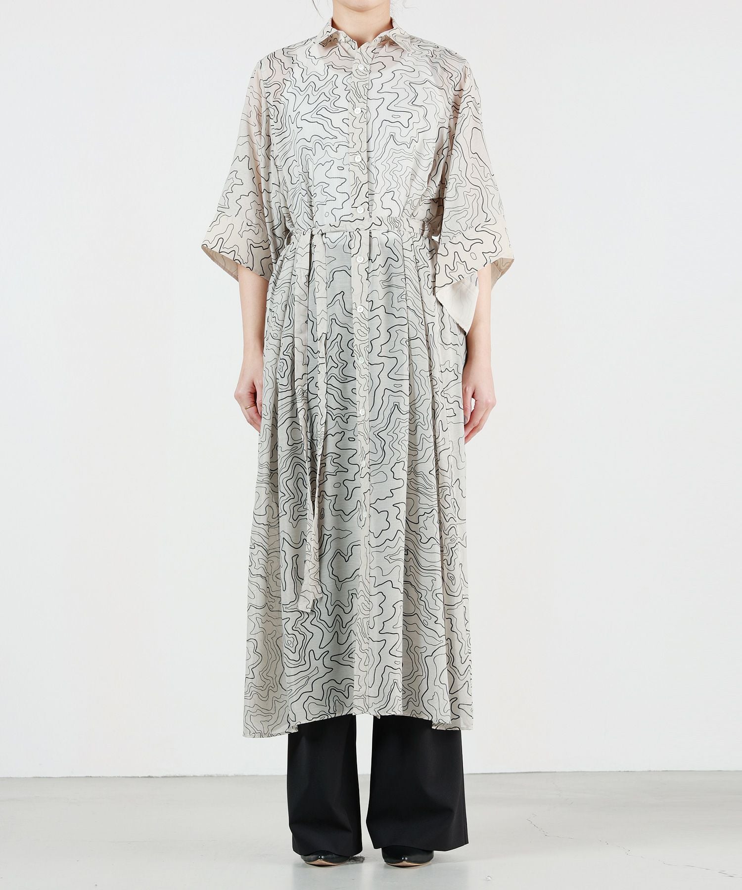 HYKE(ハイク)】 CONTOUR LINE BELL-SLEEVE DRESS｜PARIGOT ONLINE