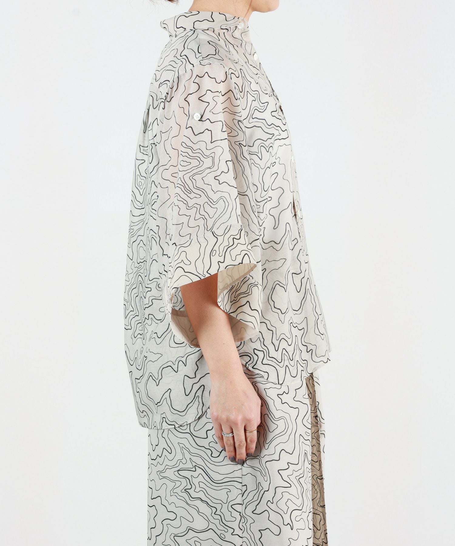 未使用タグ付き✨24SS HYKE シャンブレー ベルスリーブ シャツ リネン HYKE(ハイク)】 CONTOUR LINE BELL-SLEEVE SHIRT｜PARIGOT ONLINE