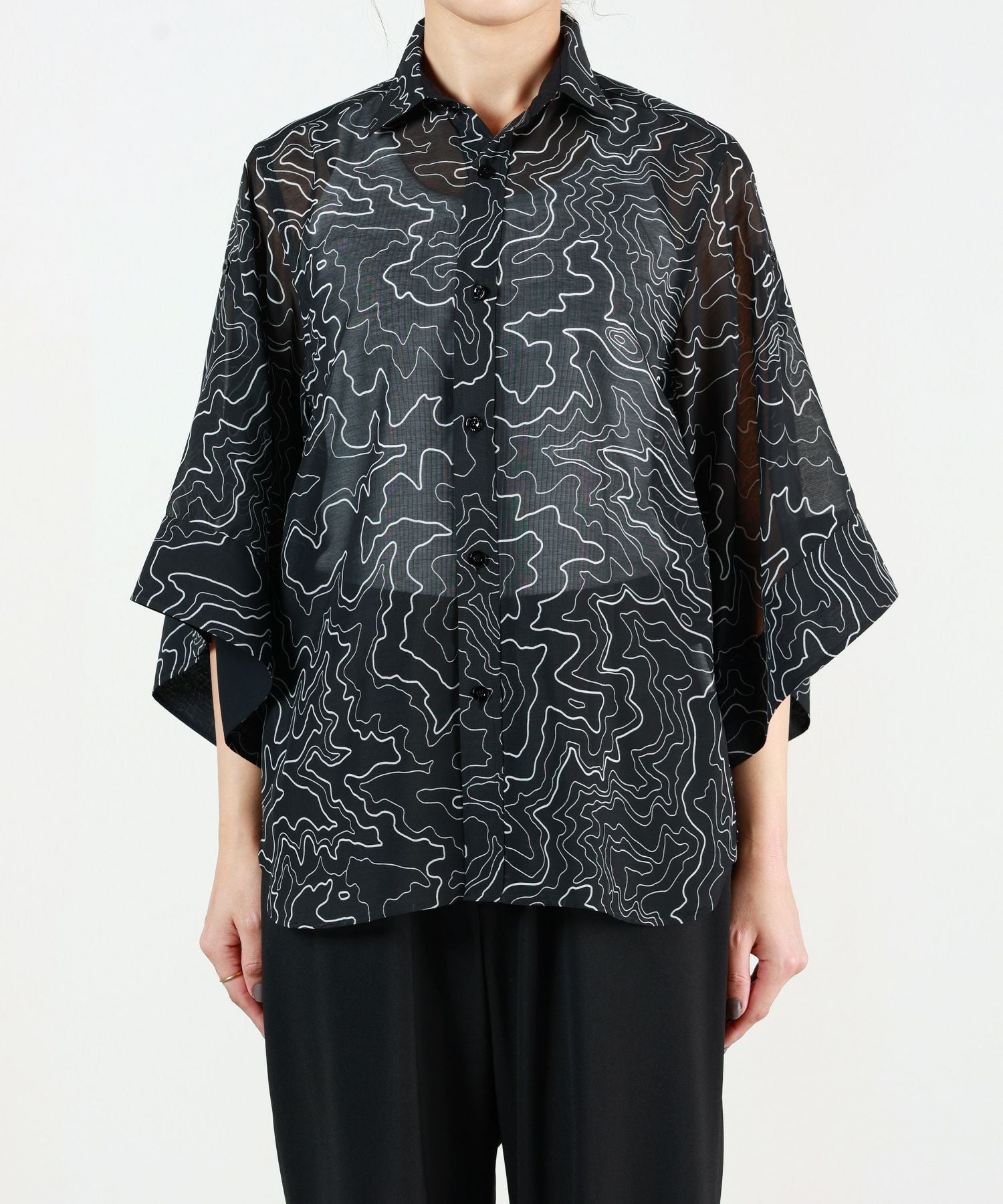 HYKE(ハイク)】 CONTOUR LINE BELL-SLEEVE SHIRT｜PARIGOT ONLINE