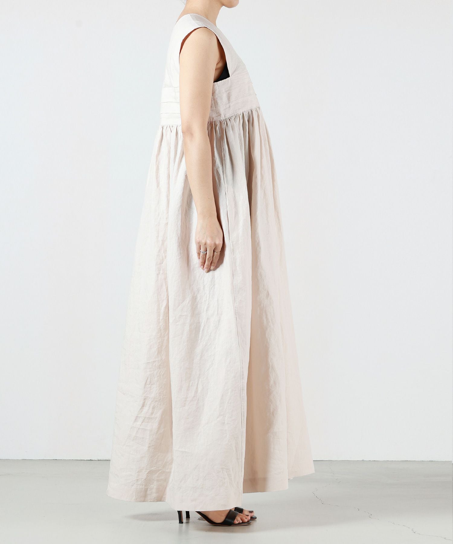 【美品✨近年モデル マキシ丈】HYKE スモックワンピース リネン混 ハイク HYKE LINEN MAXI DRESS – COLDBECK ONLINE