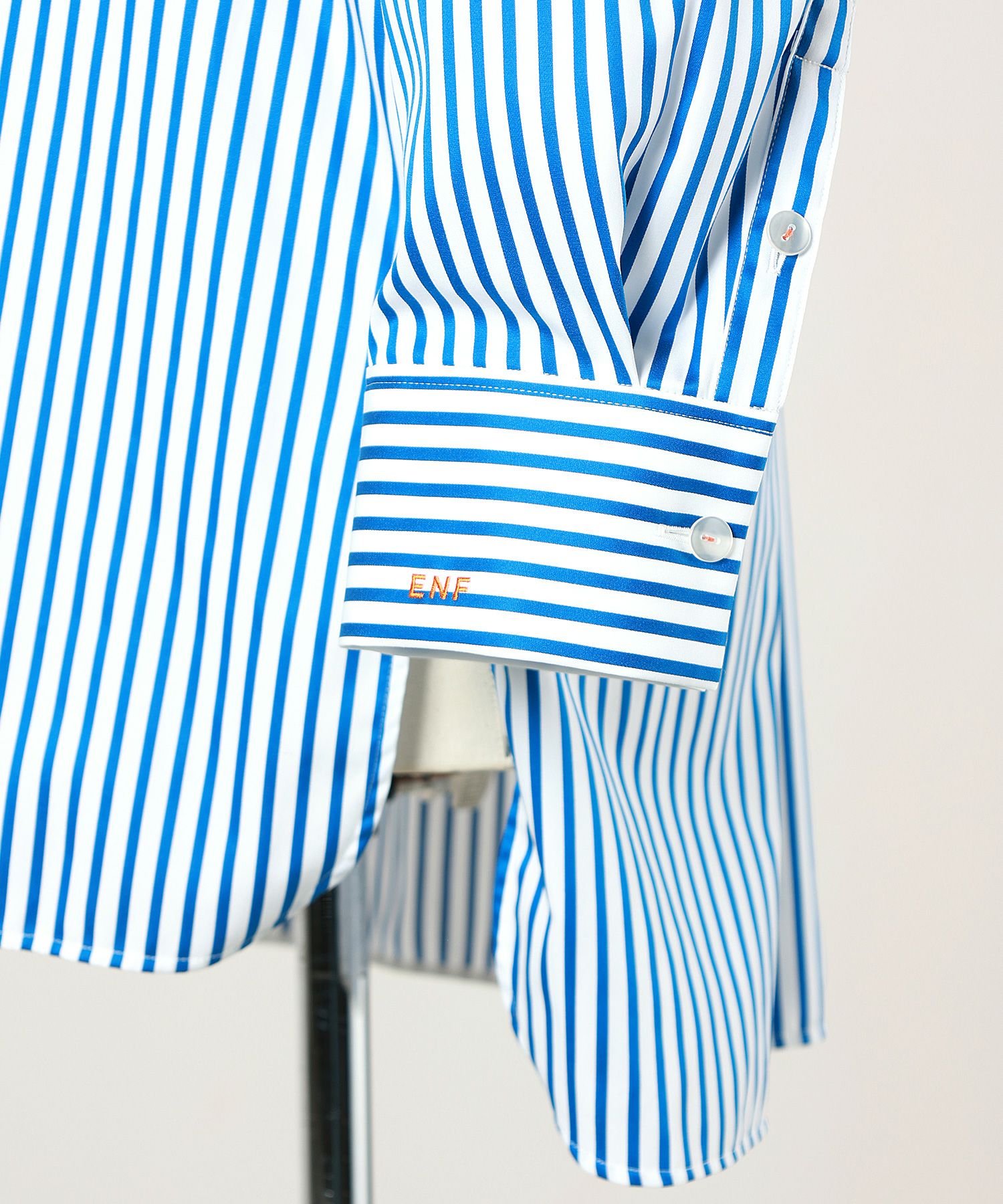 ENFOLD(エンフォルド)】 STRIPE STAND-NECK WIDE-SHOULDER SHIRT