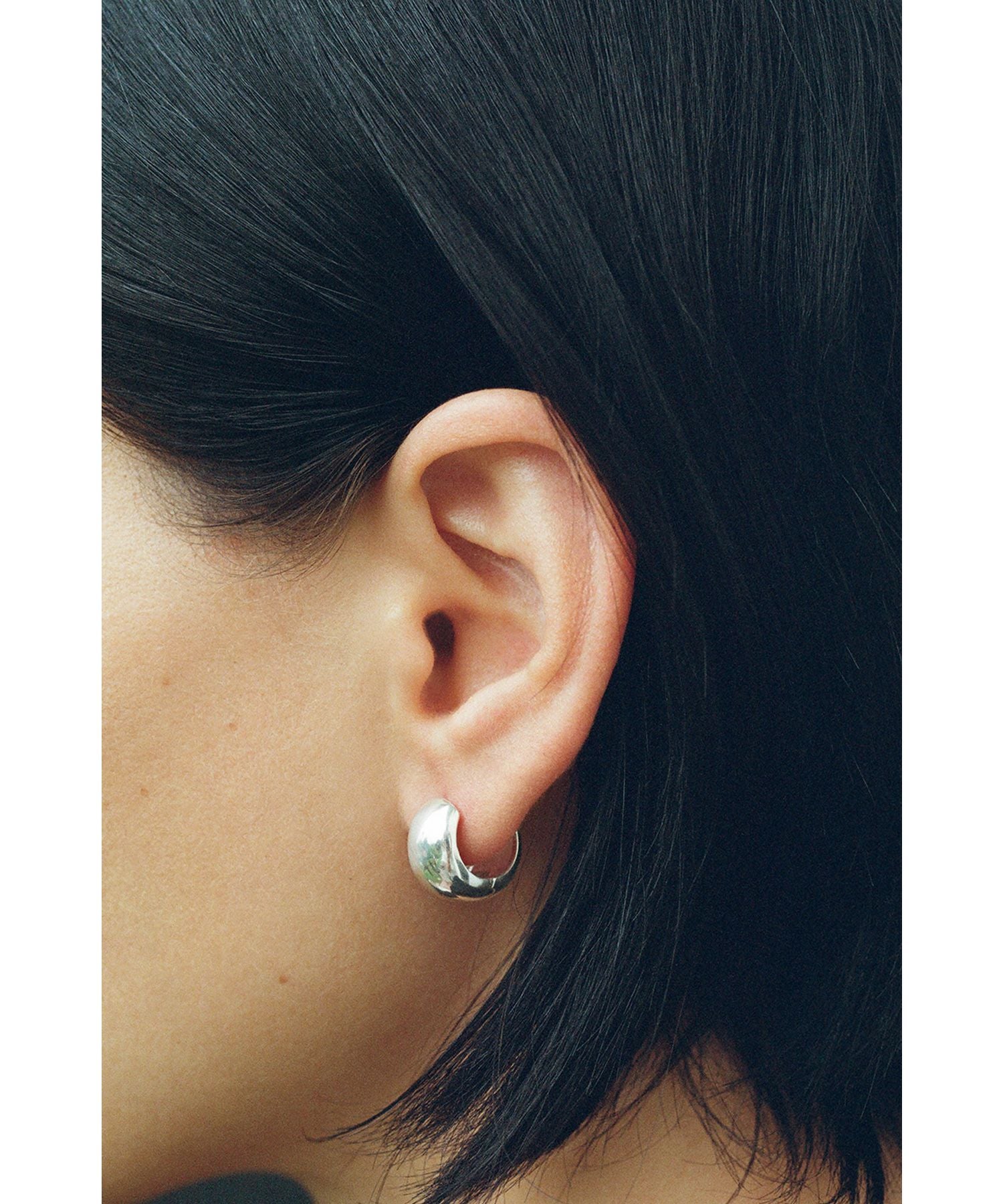 Sophie Buhai(ソフィー ブハイ)】 SMALL HINGED HOOPS｜PARIGOT ONLINE
