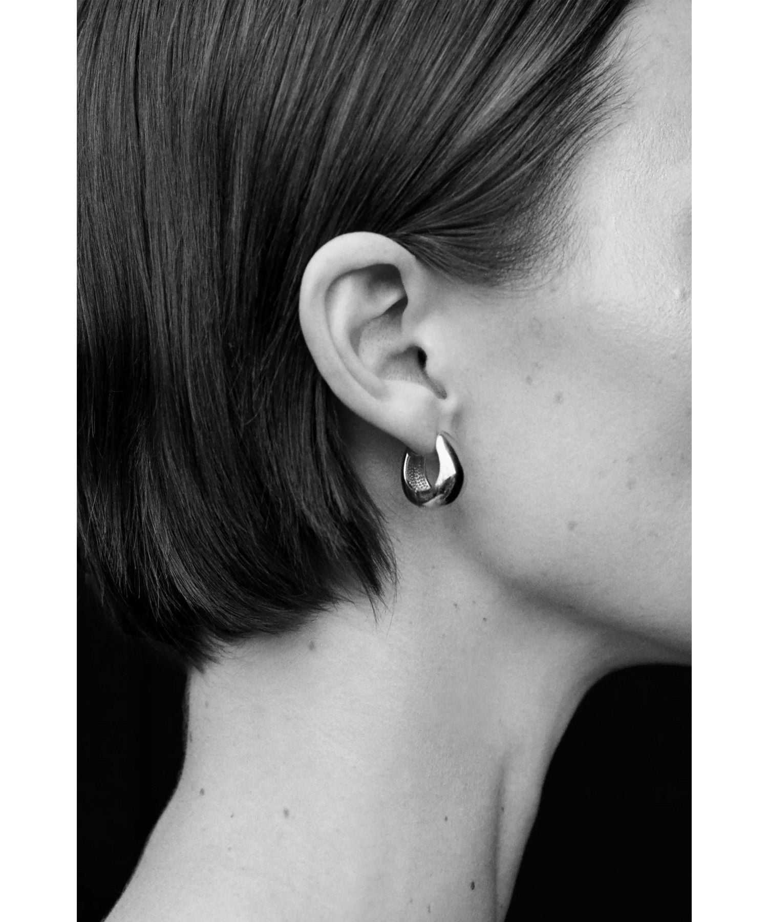 Sophie Buhai(ソフィー ブハイ)】 HINGED HOOPS|PARIGOT ONLINE Sophie Buhai(ソフィー ブハイ)】 HINGED HOOPS|PARIGOT ONLINE