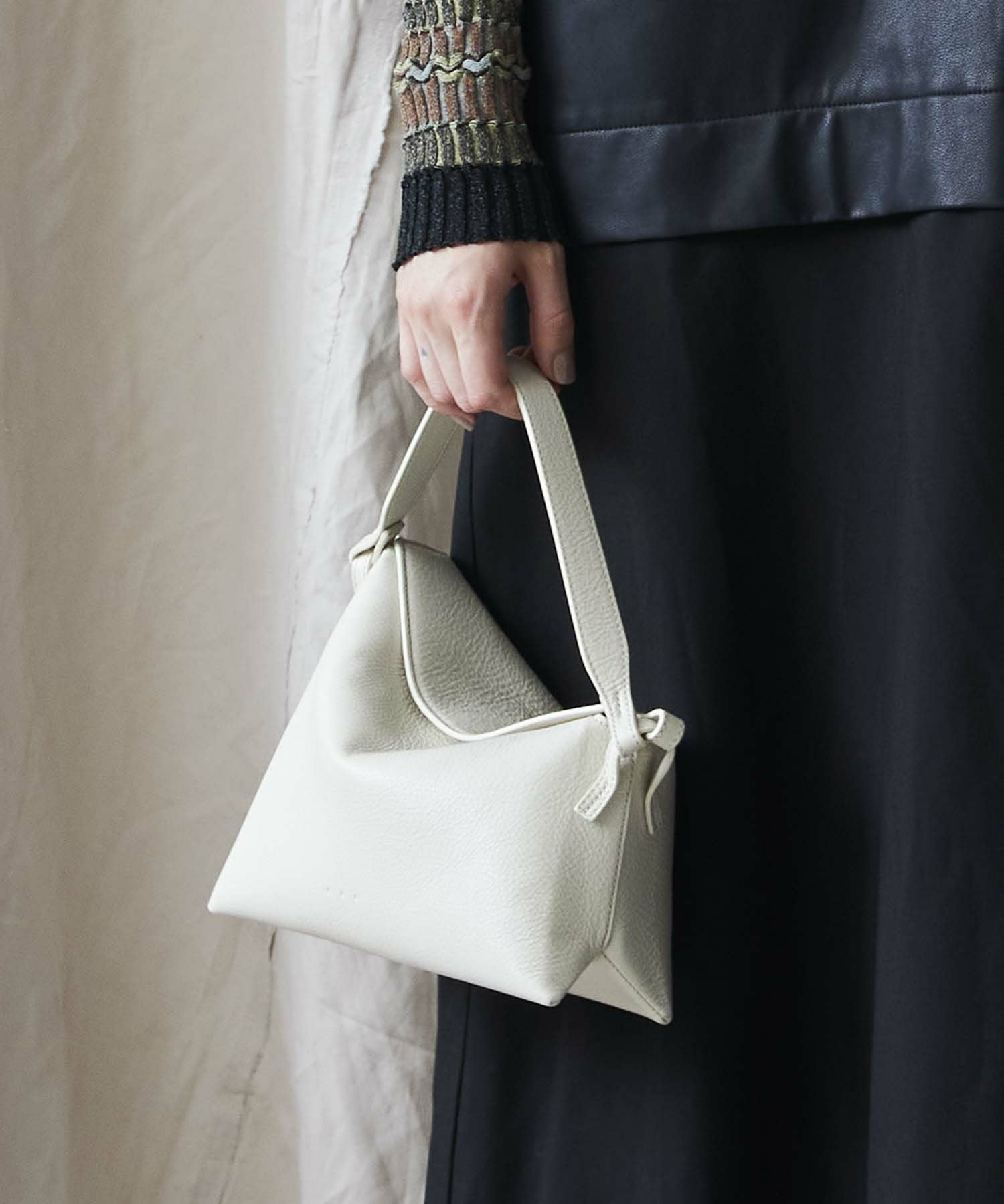 AESTHER EKME エスター エクミ SOFT BAGUETTE BAG ショルダーバッグ  ホワイト Aesther Ekme Soft Baguette - Chalk – M. STUDIO
