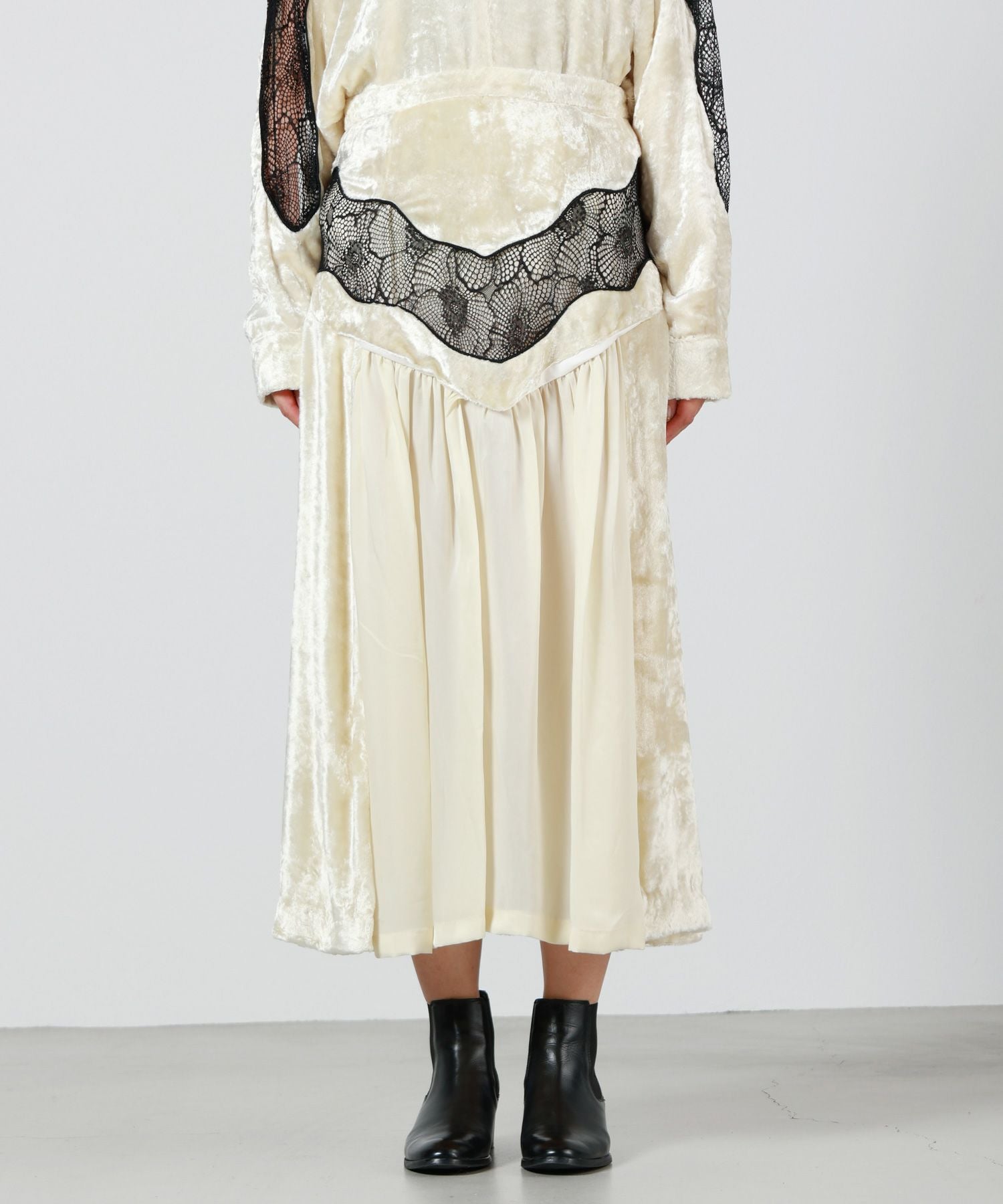 TOGA PULLA(トーガプルラ)】 VELVET LACE SKIRT｜PARIGOT ONLINE