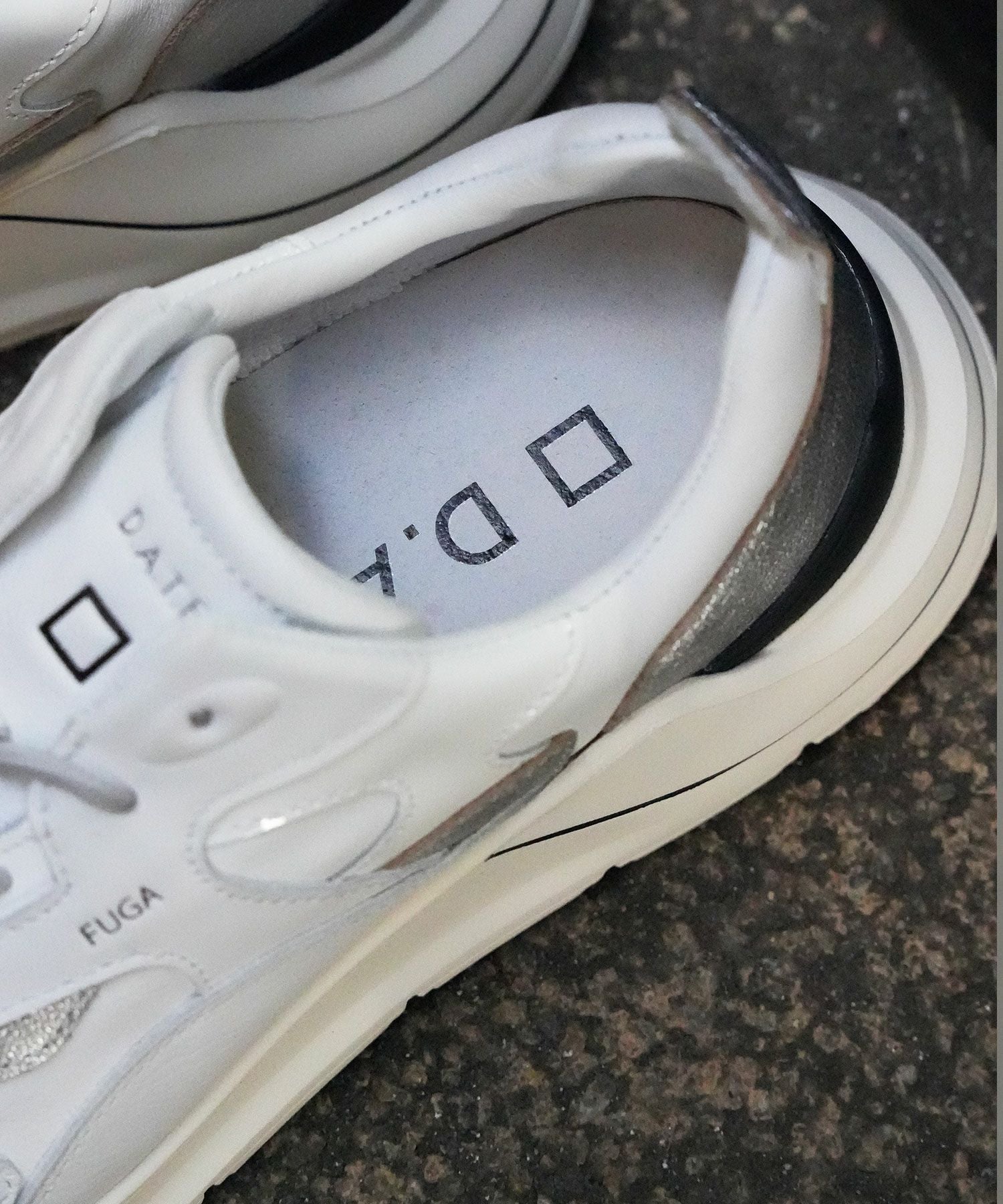 D.A.T.E.(デイト)】 PARIGOT別注 FG限定カラー“LEATHER WHITE-SILVER