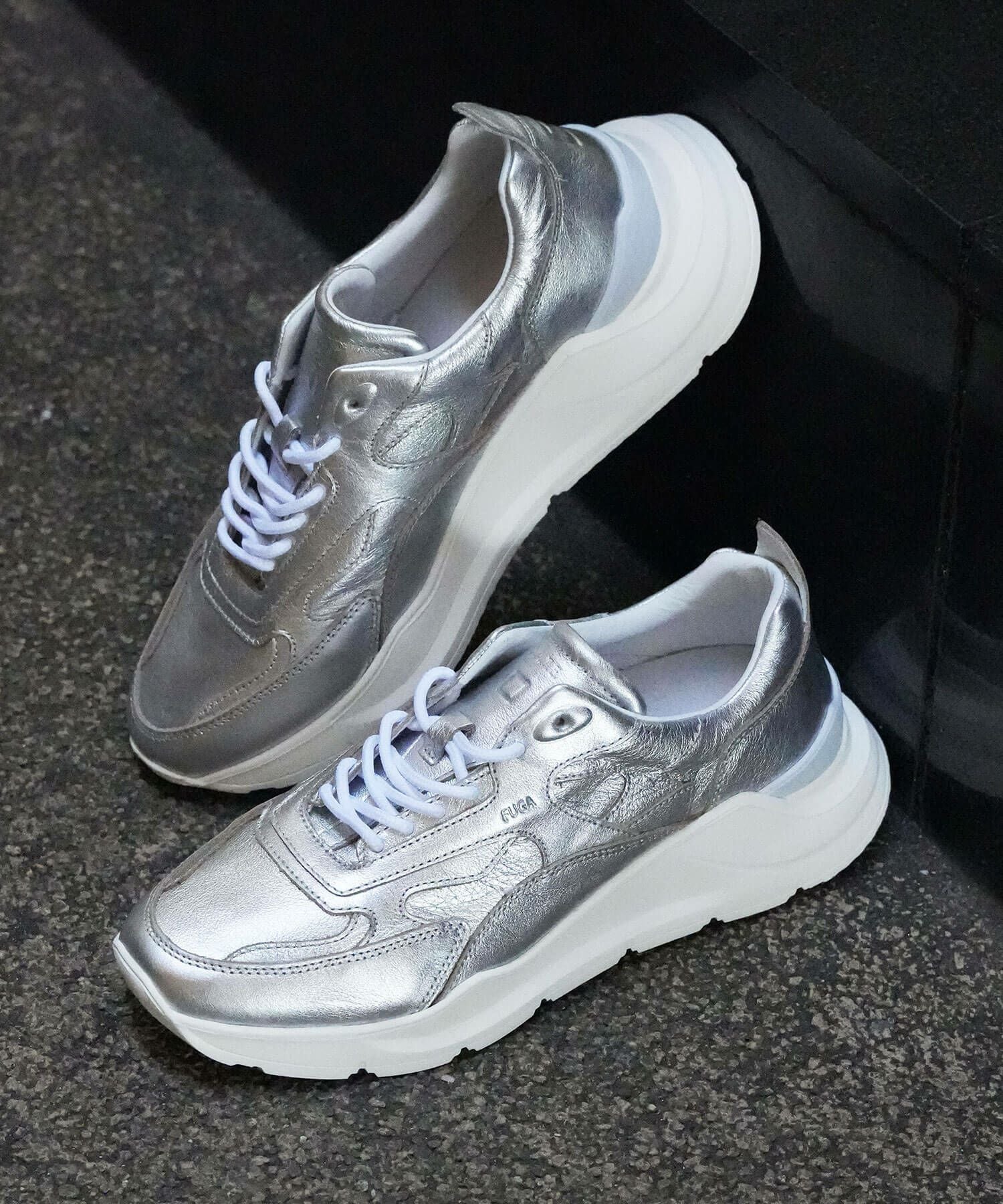 D.A.T.E.(デイト)】 PARIGOT別注 FG限定カラー“LEATHER SILVER”(36～43