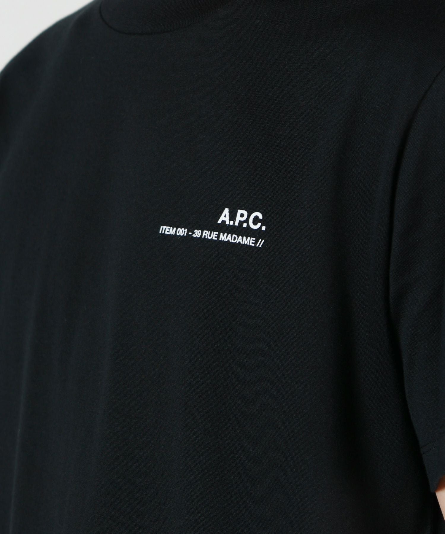 A.P.C. ブラック Tシャツ Mサイズ A.P.C.: ブラック コットン Tシャツ | SSENSE 日本