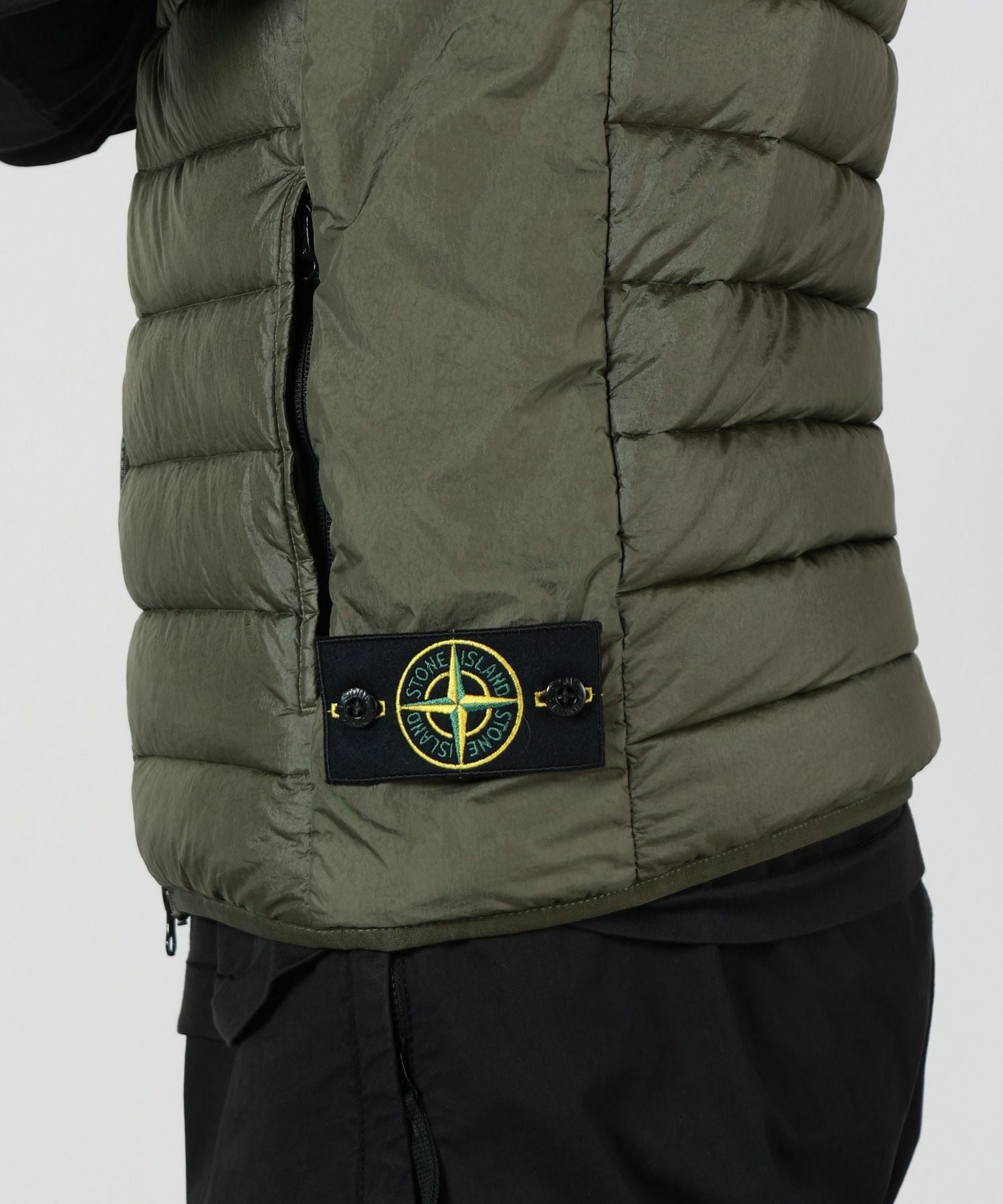 STONE ISLAND(ストーンアイランド)】GARMENT DYED MICRO YARN DOWN