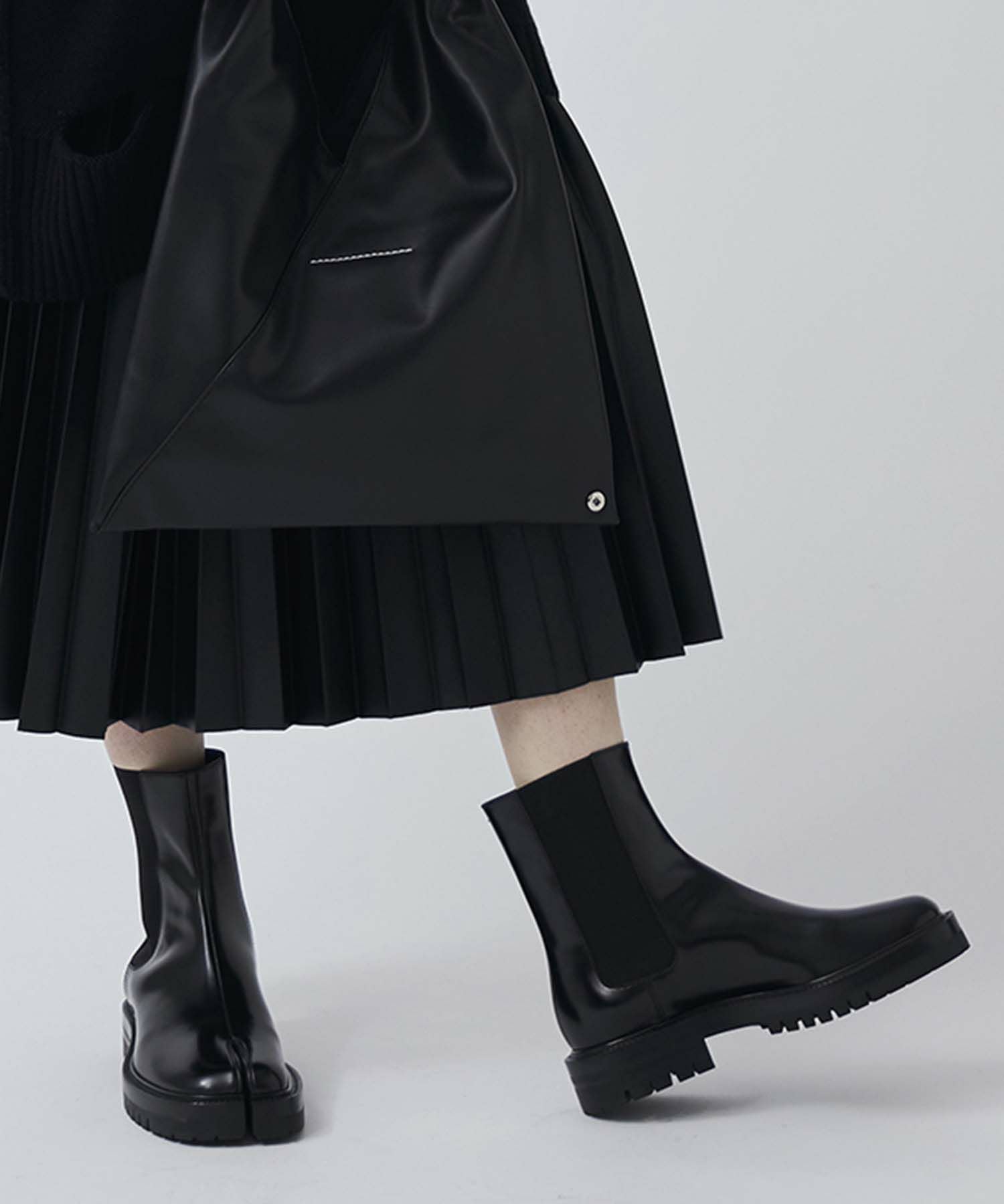 Maison Margiela(メゾンマルジェラ)】 タビ チェルシーブーツ｜PARIGOT