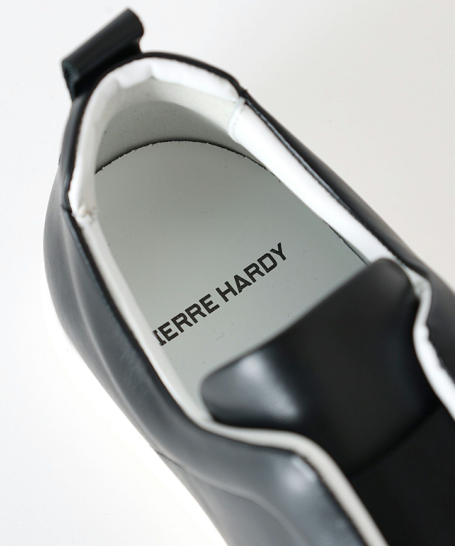 PIERRE HARDY(ピエールアルディ)】スライダースニーカー｜PARIGOT