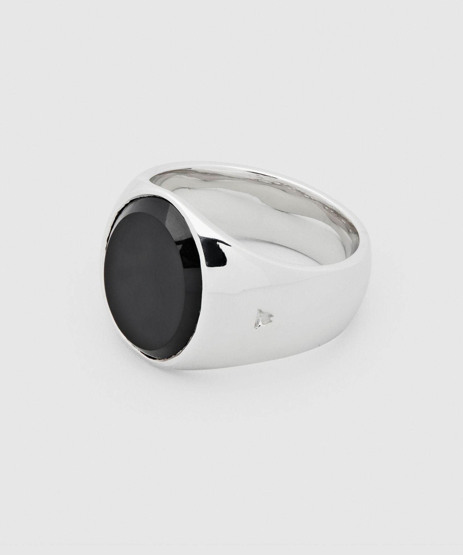 TOM WOOD(トムウッド)】 Oval Polished Black Onyx リング｜PARIGOT