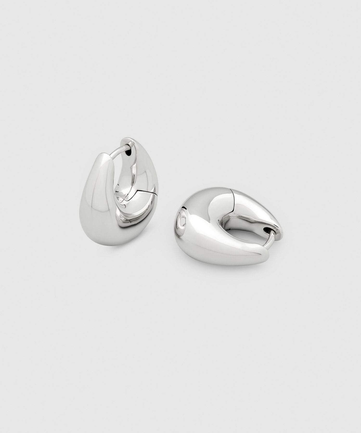 TOM WOOD(トムウッド)】 Bao Hoops Small ピアス｜PARIGOT ONLINE