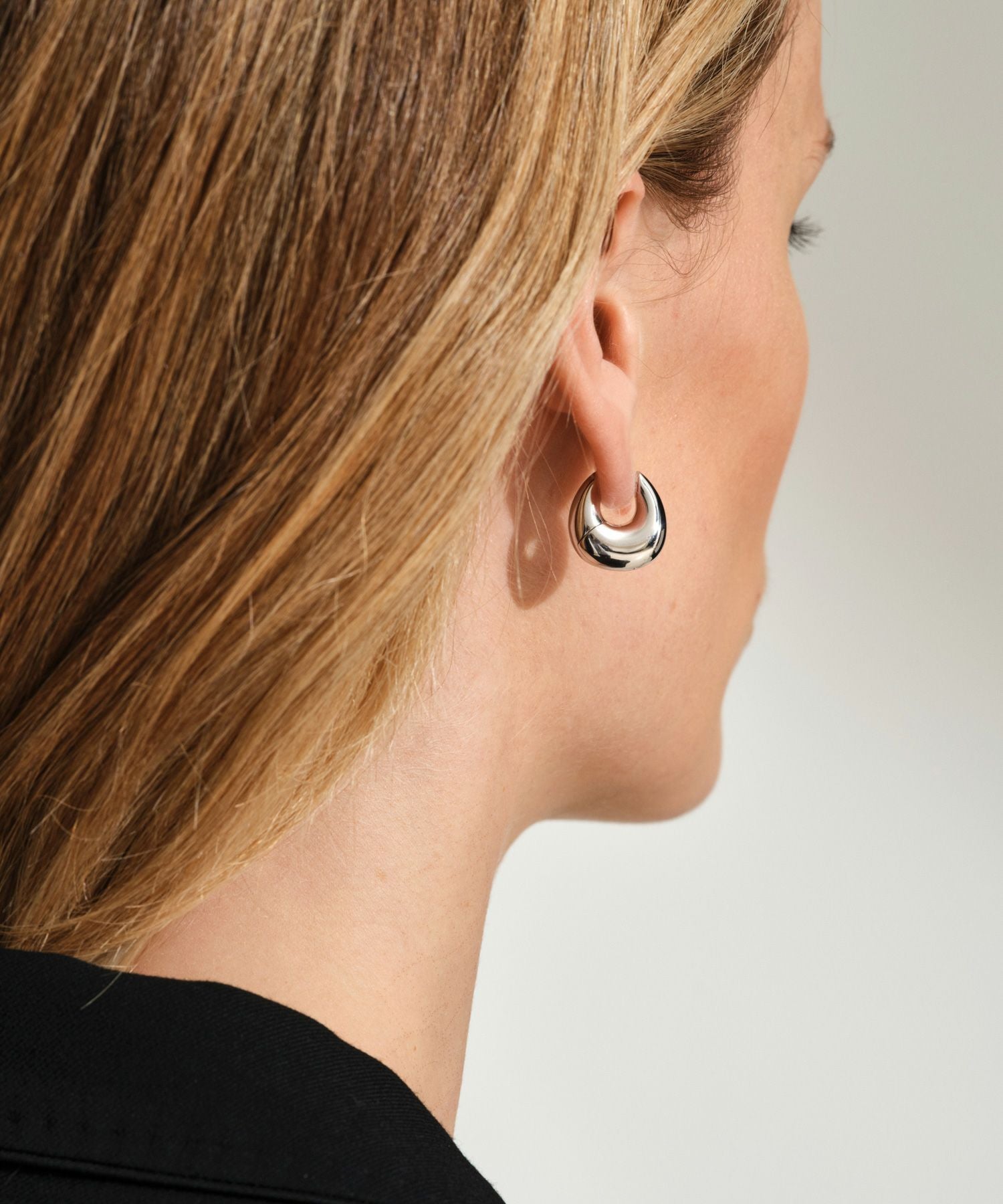 TOM WOOD(トムウッド)】 Bao Hoops Small ピアス｜PARIGOT ONLINE