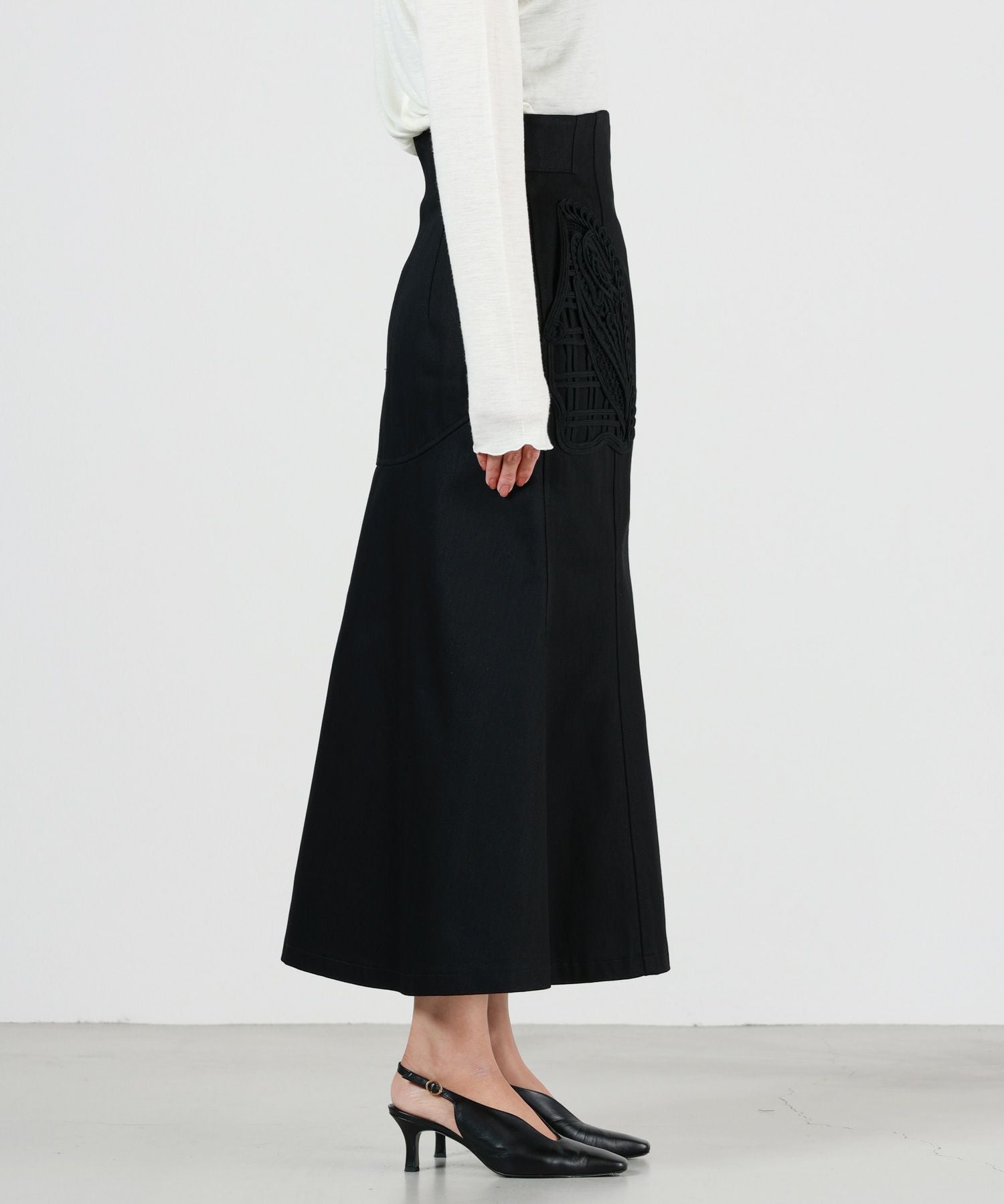 Mame Kurogouchi(マメ クロゴウチ)】 Cord Embroidery Detail Denim