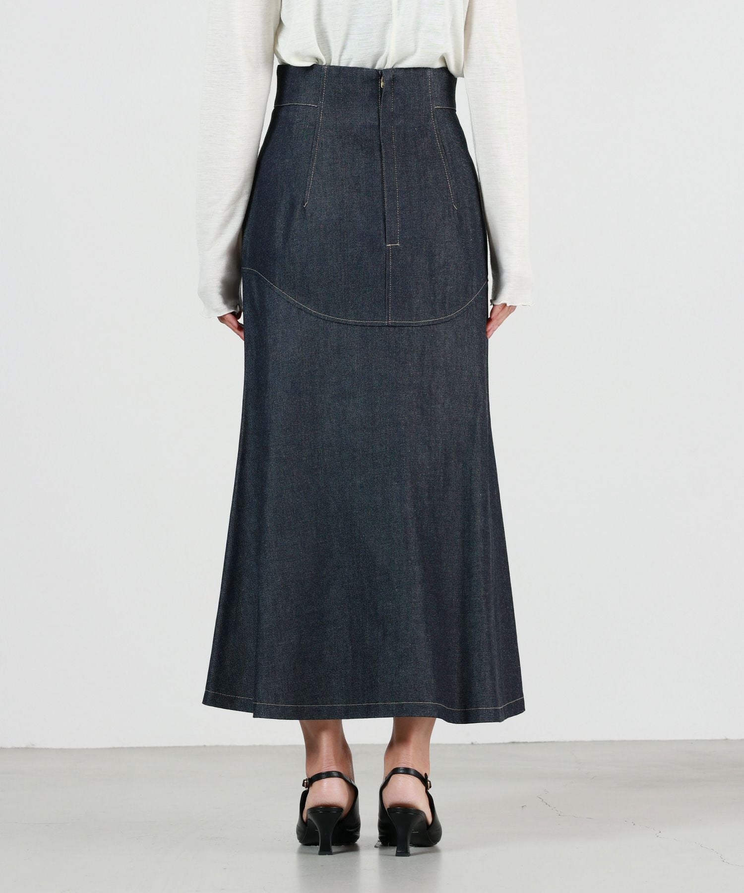 Mame Kurogouchi(マメ クロゴウチ)】 Cord Embroidery Detail Denim