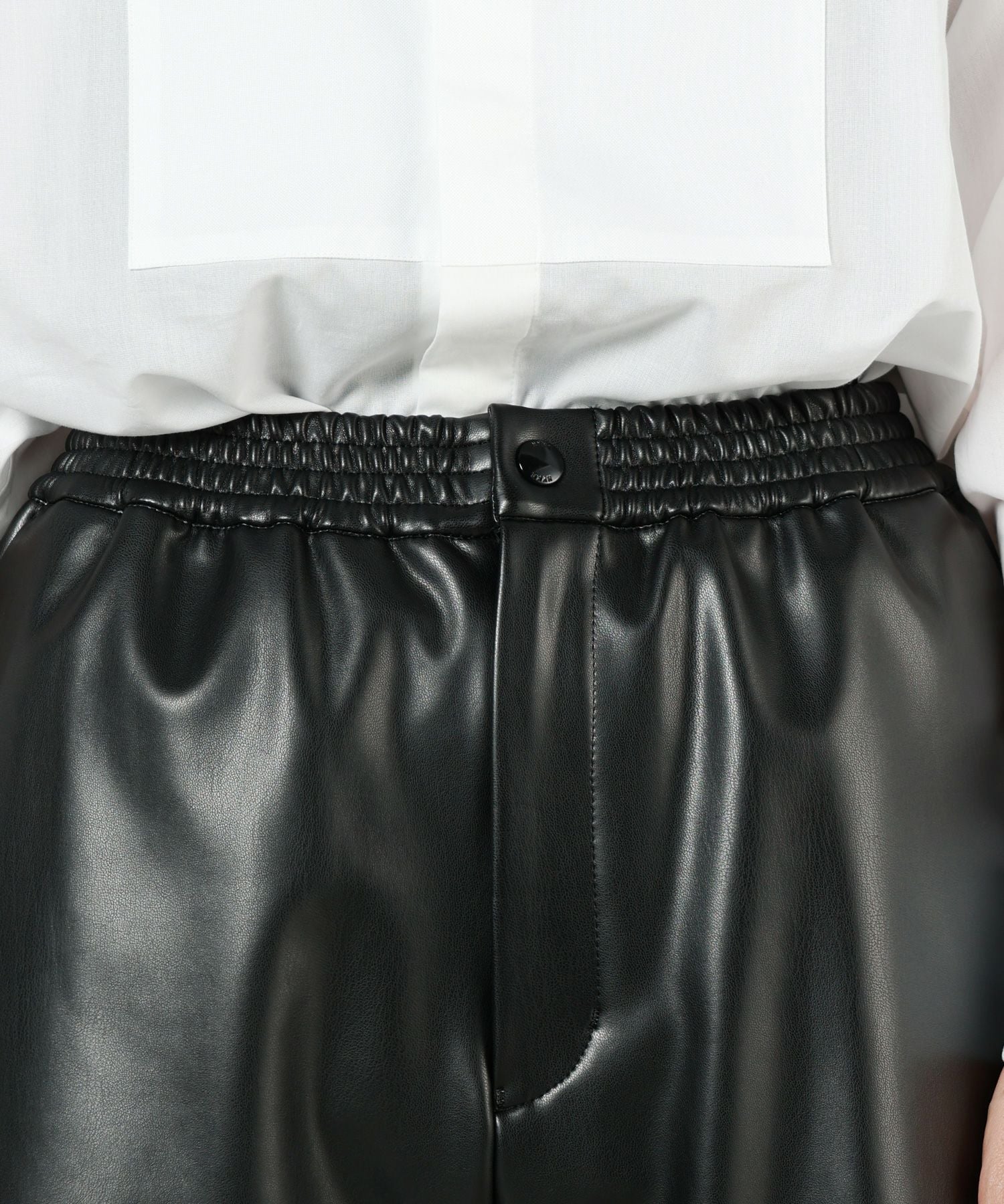HYKE(ハイク)】 ECO-LEATHER PANTS｜PARIGOT ONLINE（パリゴオンライン）
