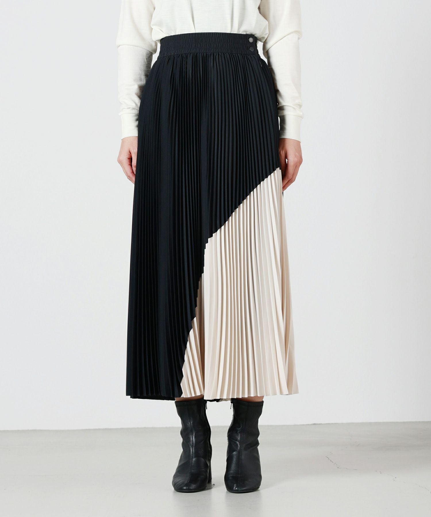 HYKE(ハイク)】 TAFFETA PLEATED PANELED SKIRT｜PARIGOT ONLINE