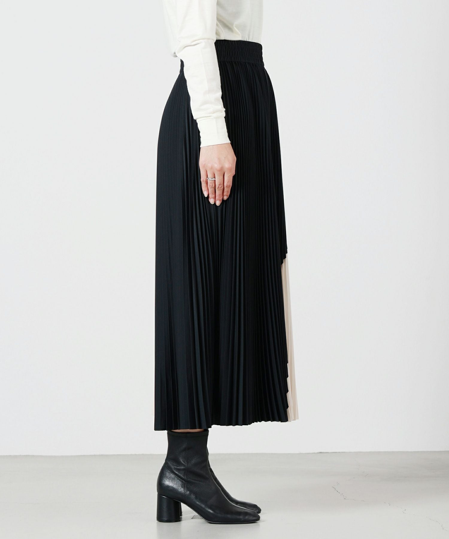 HYKE(ハイク)】 TAFFETA PLEATED PANELED SKIRT｜PARIGOT ONLINE