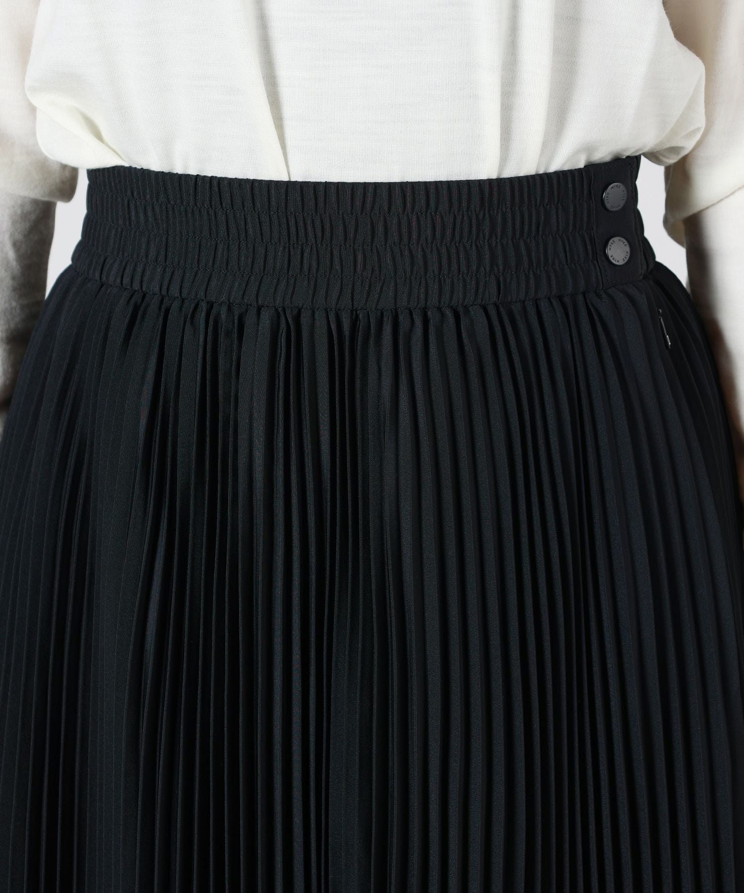 HYKE(ハイク)】 TAFFETA PLEATED PANELED SKIRT｜PARIGOT ONLINE