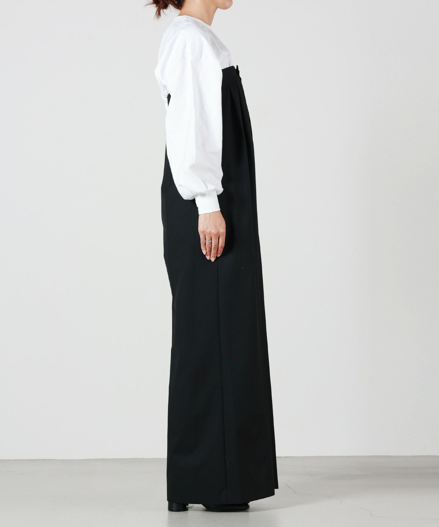 HYKE(ハイク)】 PR STRETCH STRAPLESS JUMPSUIT｜PARIGOT ONLINE