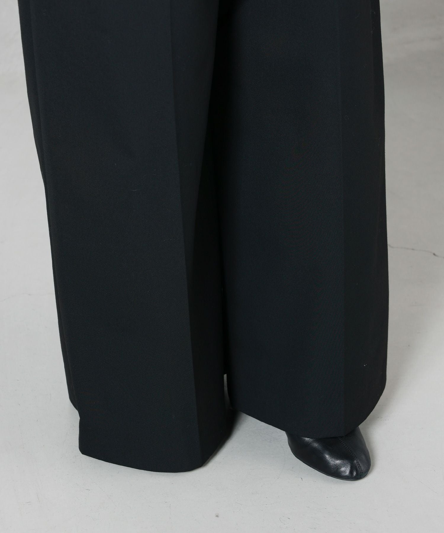 HYKE(ハイク)】 PR STRETCH STRAPLESS JUMPSUIT｜PARIGOT ONLINE
