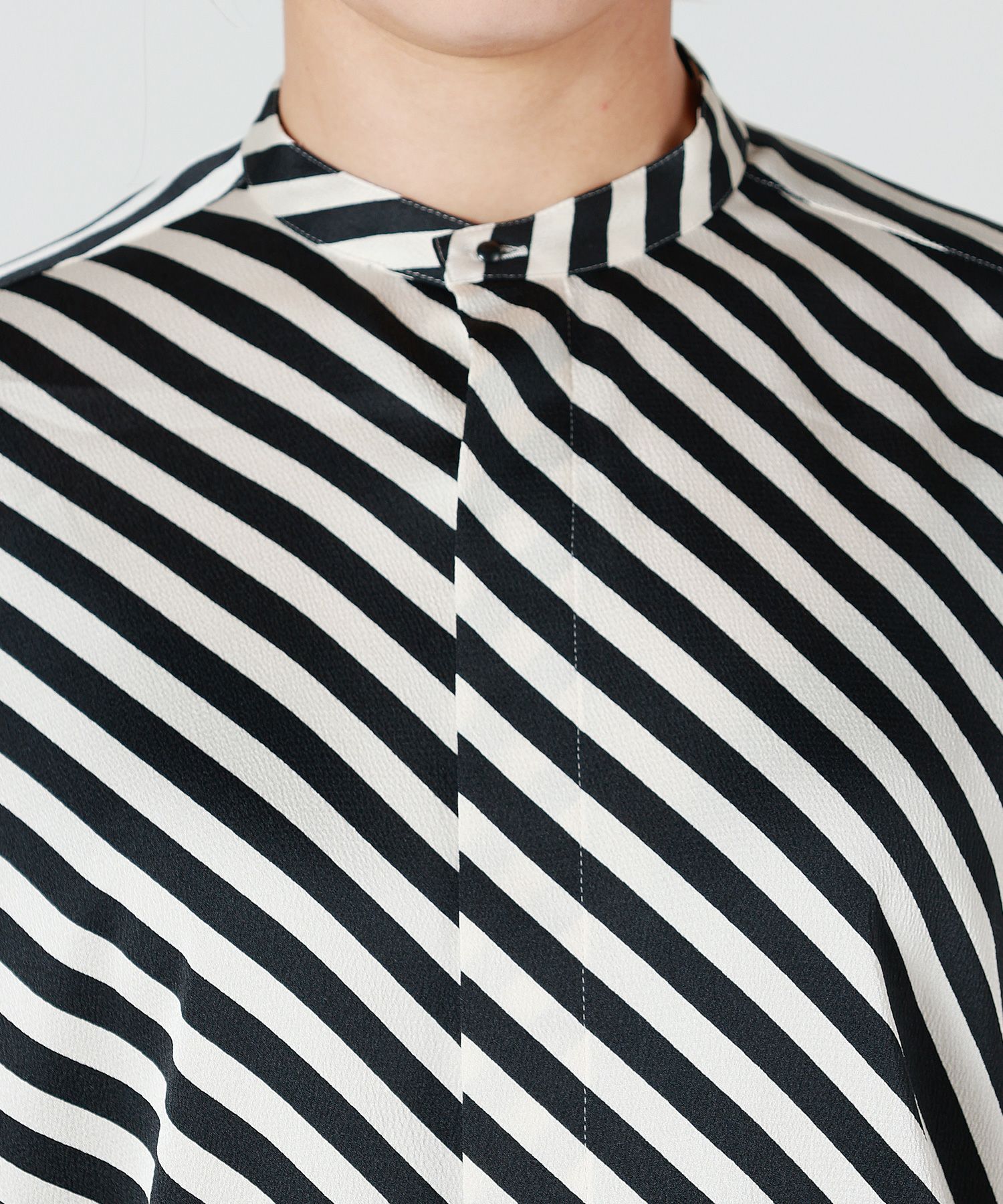 HYKE(ハイク)】 STRIPE HAMMER SATIN BLOUSE｜PARIGOT ONLINE（パリゴ