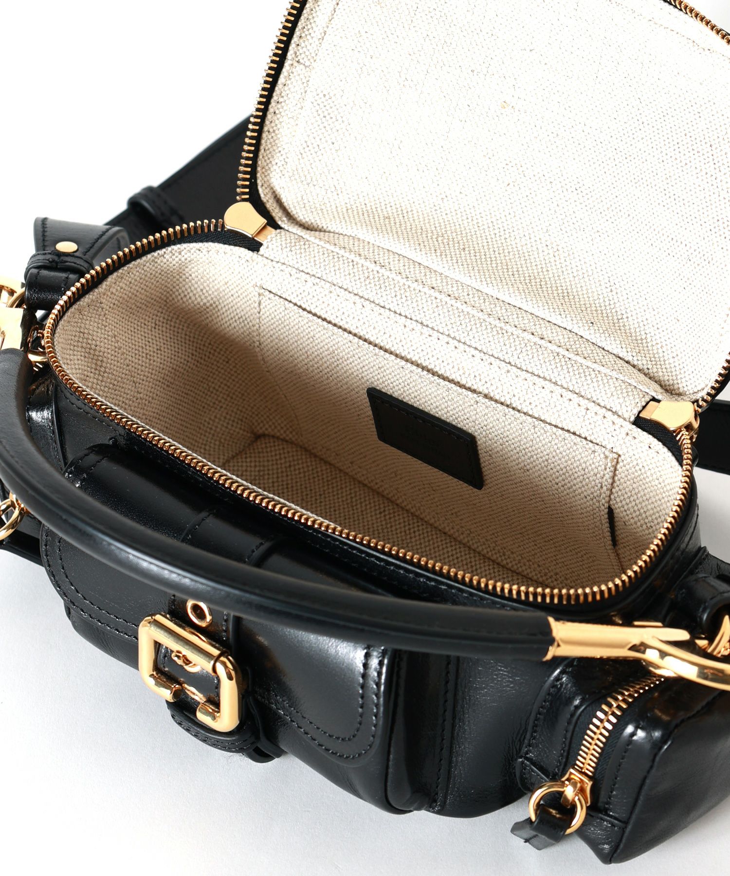 Chloe(クロエ)】 シャイニーレザー製スモールカメラバッグ｜PARIGOT