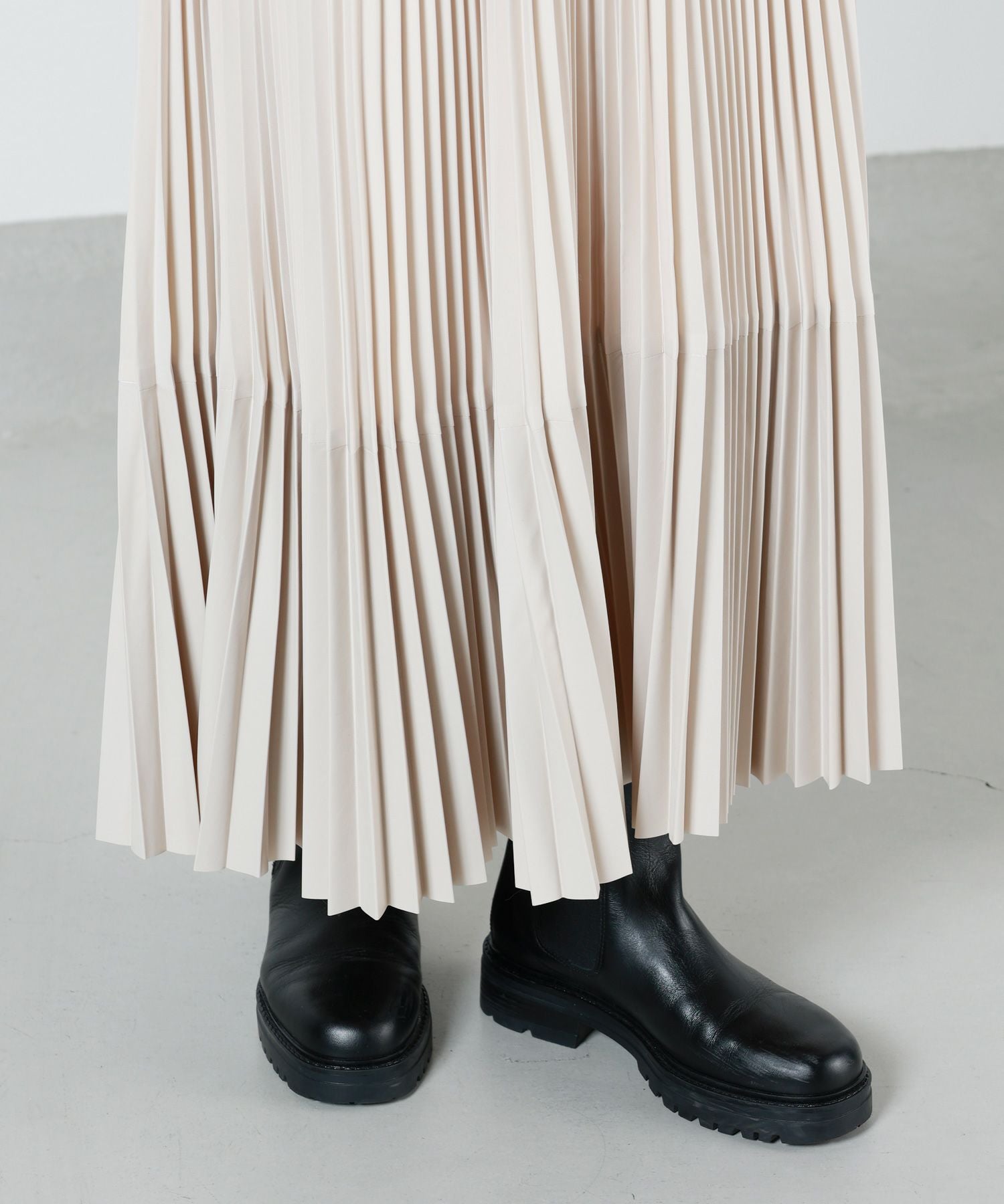 HYKE(ハイク)】 TAFFETA×ECO-LEATHER PLEATED SKIRT｜PARIGOT ONLINE