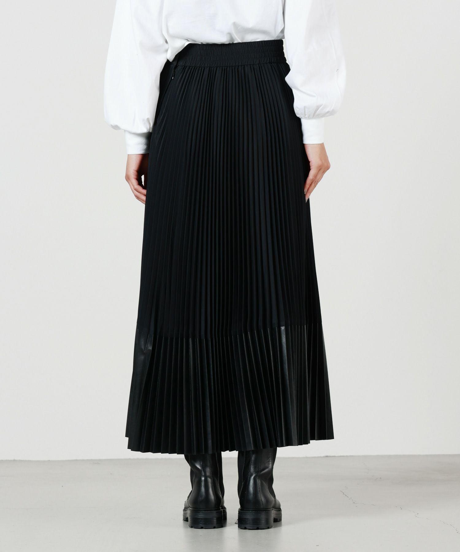 HYKE(ハイク)】 TAFFETA×ECO-LEATHER PLEATED SKIRT｜PARIGOT ONLINE
