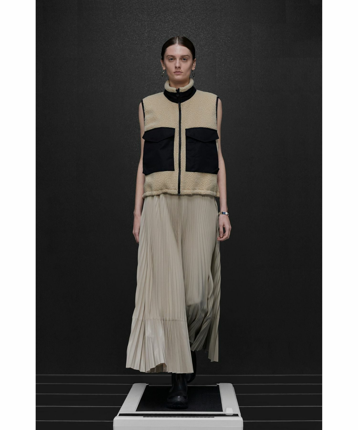 HYKE(ハイク)】 TAFFETA×ECO-LEATHER PLEATED SKIRT｜PARIGOT ONLINE