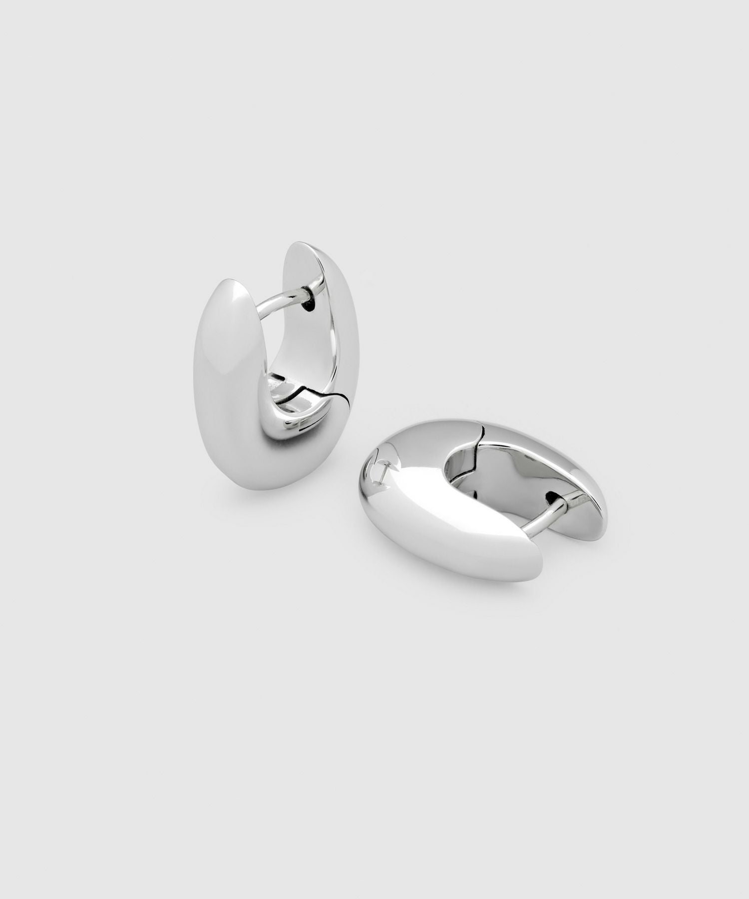 TOM WOOD(トムウッド)】 Pebble Hoops Small ピアス｜PARIGOT ONLINE
