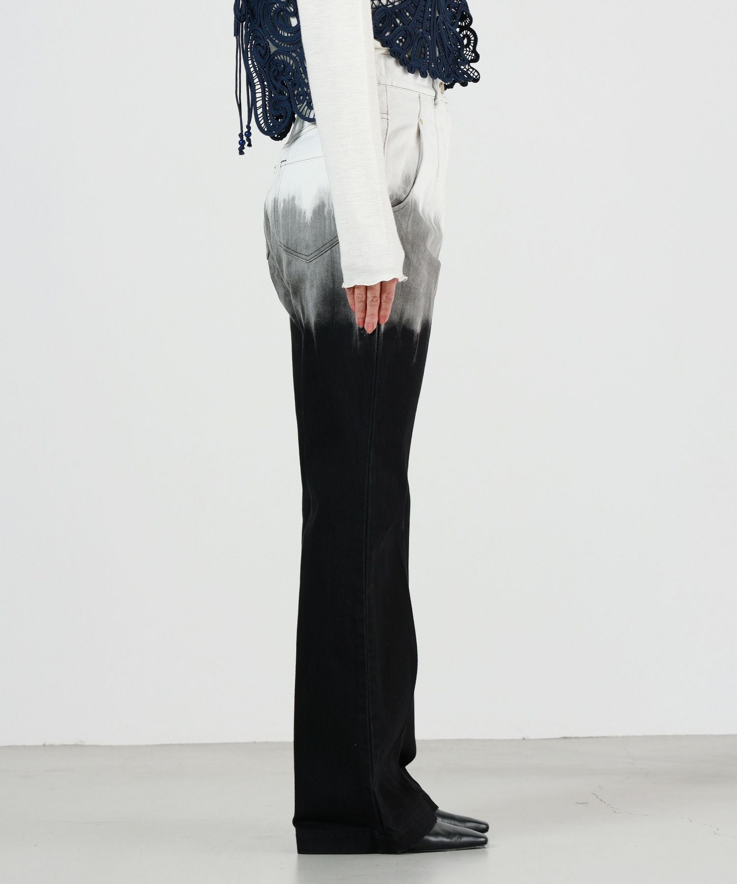 Mame Kurogouchi(マメ クロゴウチ)】 Gradient Dye Flare Jeans