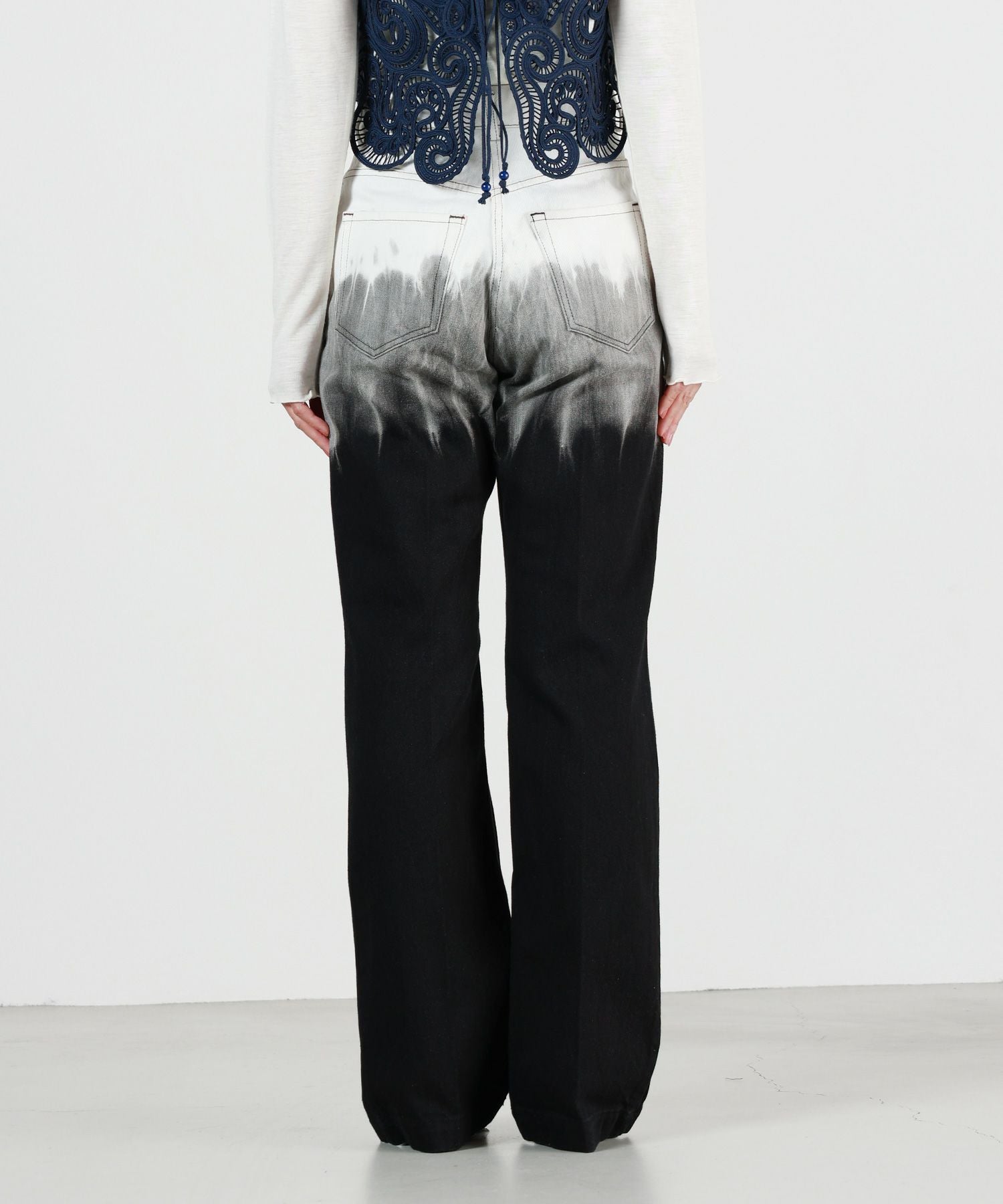 Mame Kurogouchi(マメ クロゴウチ)】 Gradient Dye Flare Jeans