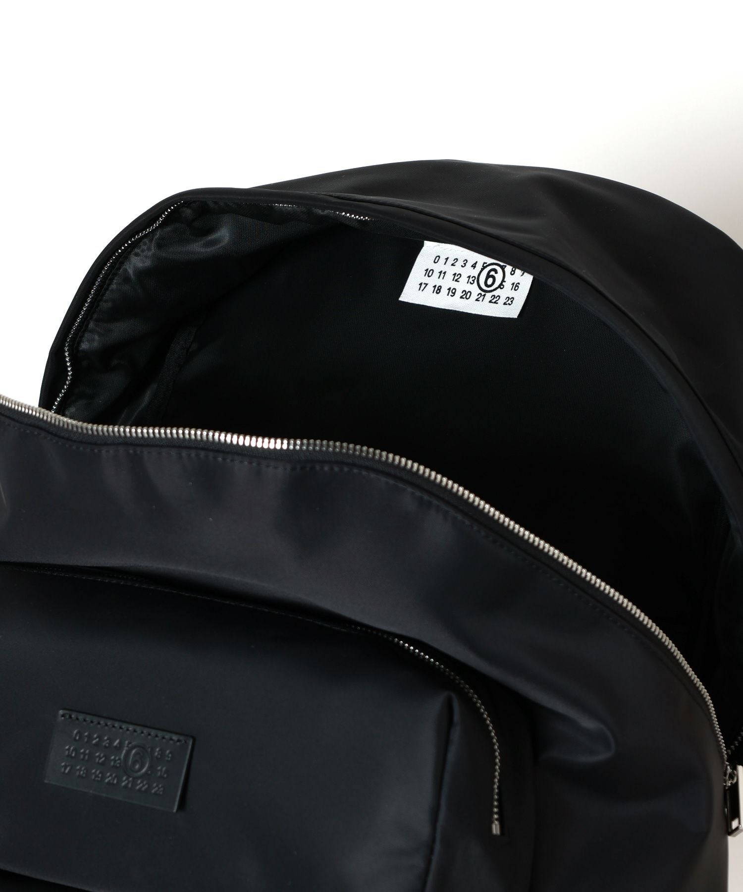 MM6 Maison Margiela(エムエムシックス メゾン マルジェラ)】 ナイロン