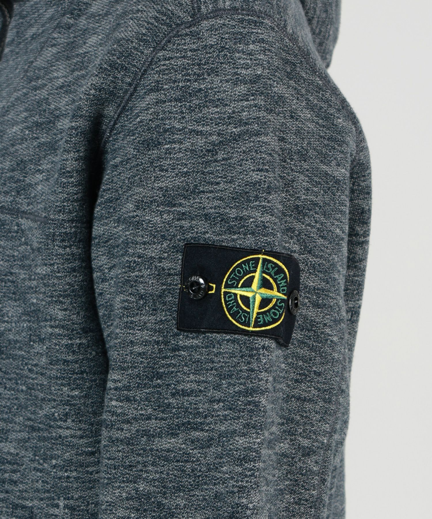 STONE ISLAND(ストーンアイランド)】 ハーフジップスウェットトップス