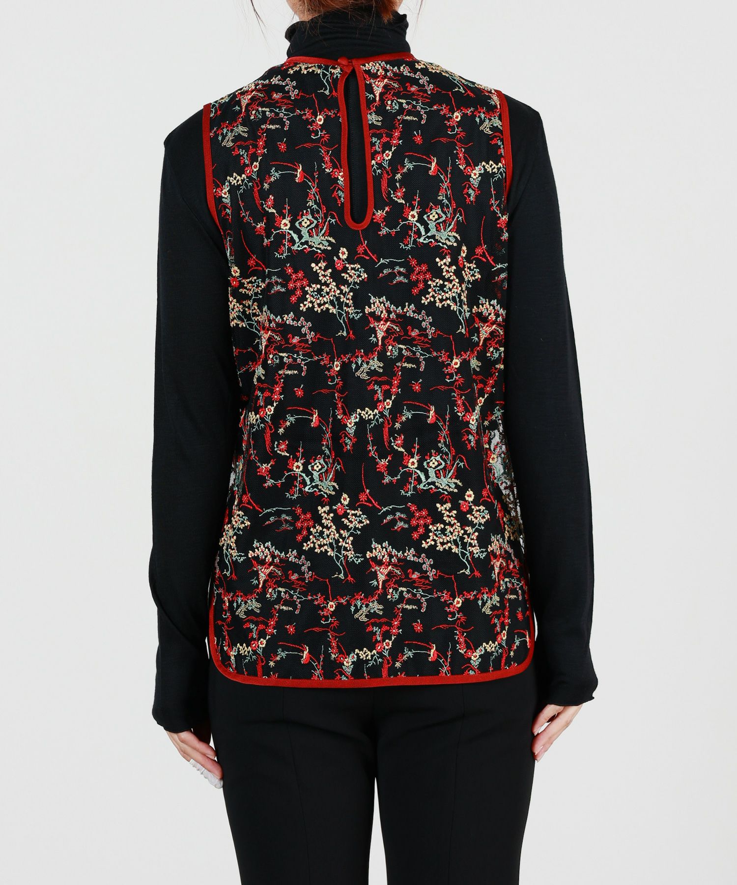 Mame Kurogouchi(マメ クロゴウチ)】 Floral Lace Sleeveless Top