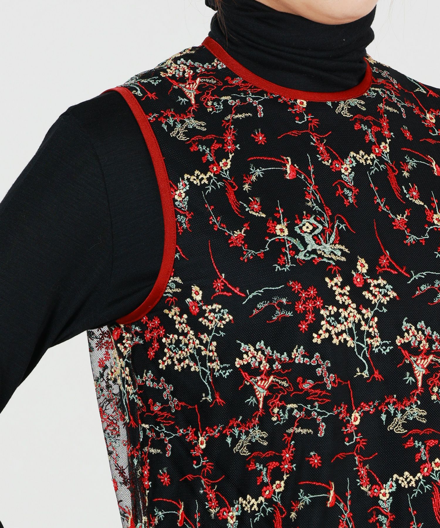 Mame Kurogouchi(マメ クロゴウチ)】 Floral Lace Sleeveless Top