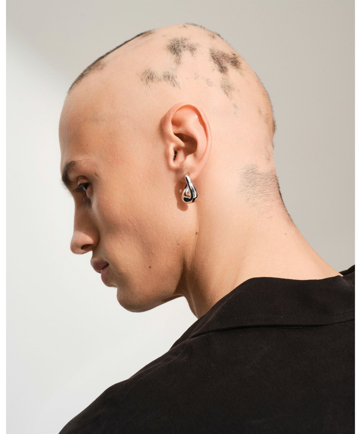 TOM WOOD(トムウッド)】 Twist Hoops ピアス｜PARIGOT ONLINE（パリゴ