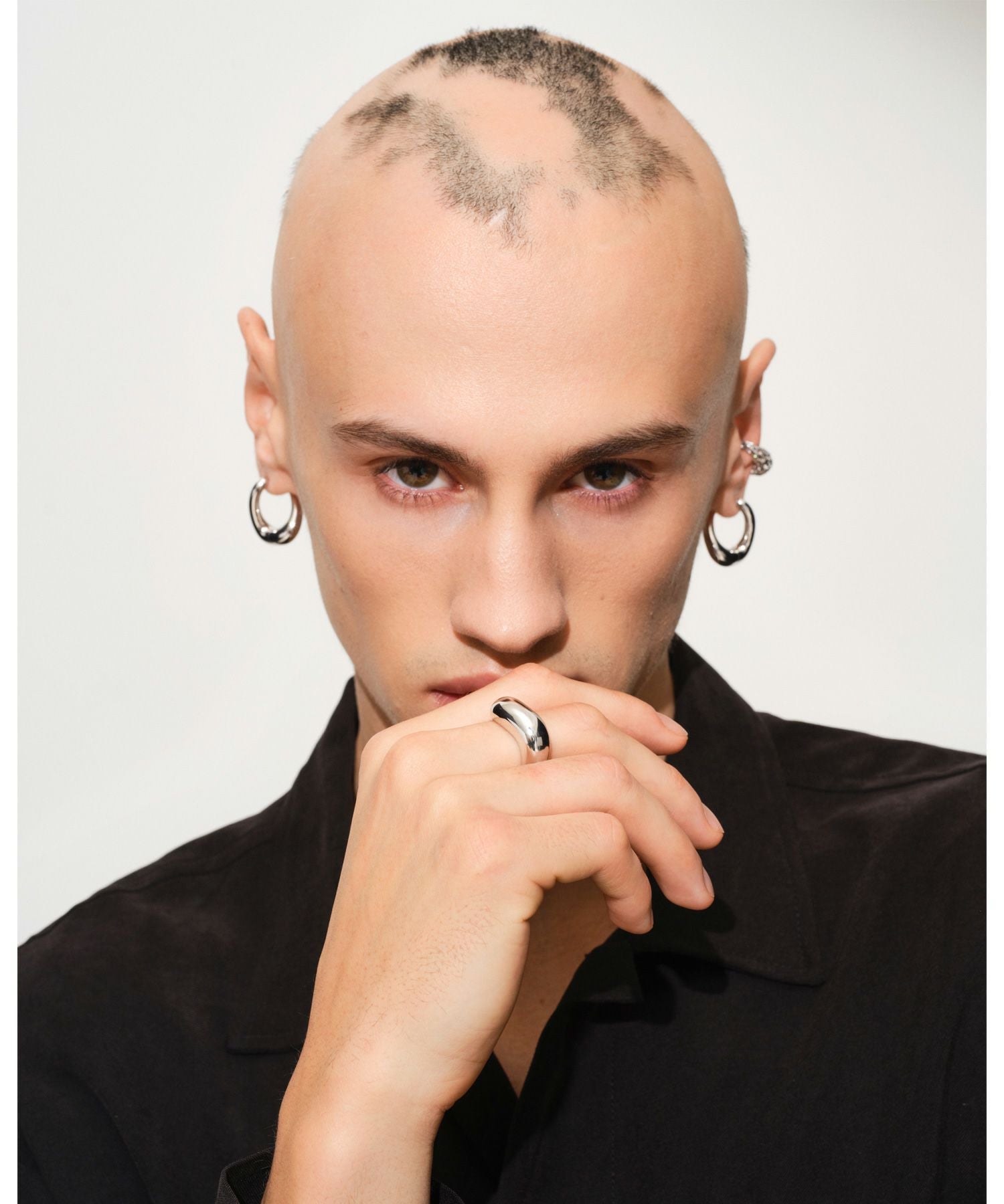 TOM WOOD(トムウッド)】 Twist Hoops ピアス｜PARIGOT ONLINE（パリゴ