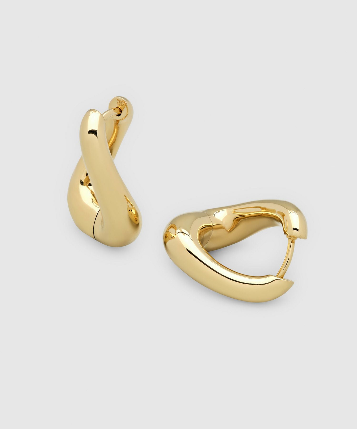 TOM WOOD(トムウッド)】 Twist Hoops Gold ピアス｜PARIGOT ONLINE