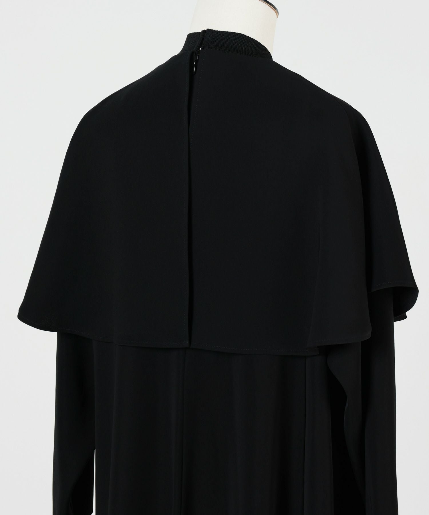 ENFOLD(エンフォルド)】 CAPE DRESS｜PARIGOT ONLINE（パリゴオンライン）